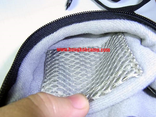 กระเป๋าใส่กล้อง คาดเอว พร้อมสายสะพาย LowePro สภาพดี มีผ้าคลุมฝนด้านหลัง...สภาพนี้ใช้กันไปอีกนานครับ