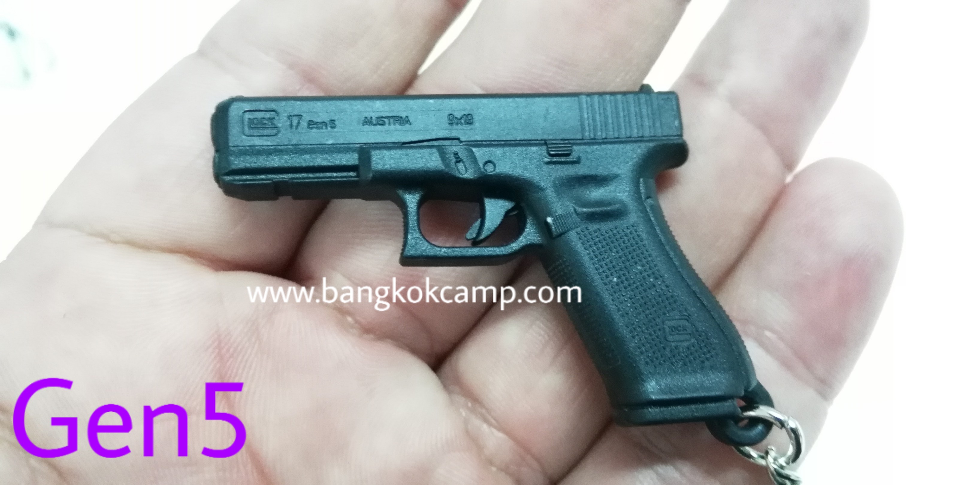 พวงกุญแจ ยี่ห้อปืน กล๊อก Glock รุ่น3 (Gen5) วัสดุโพลีเมอร์(วัสดุเดียว กับที่ทำปืน GLOCK) ....Made in Austria ....ใหม่ แท้