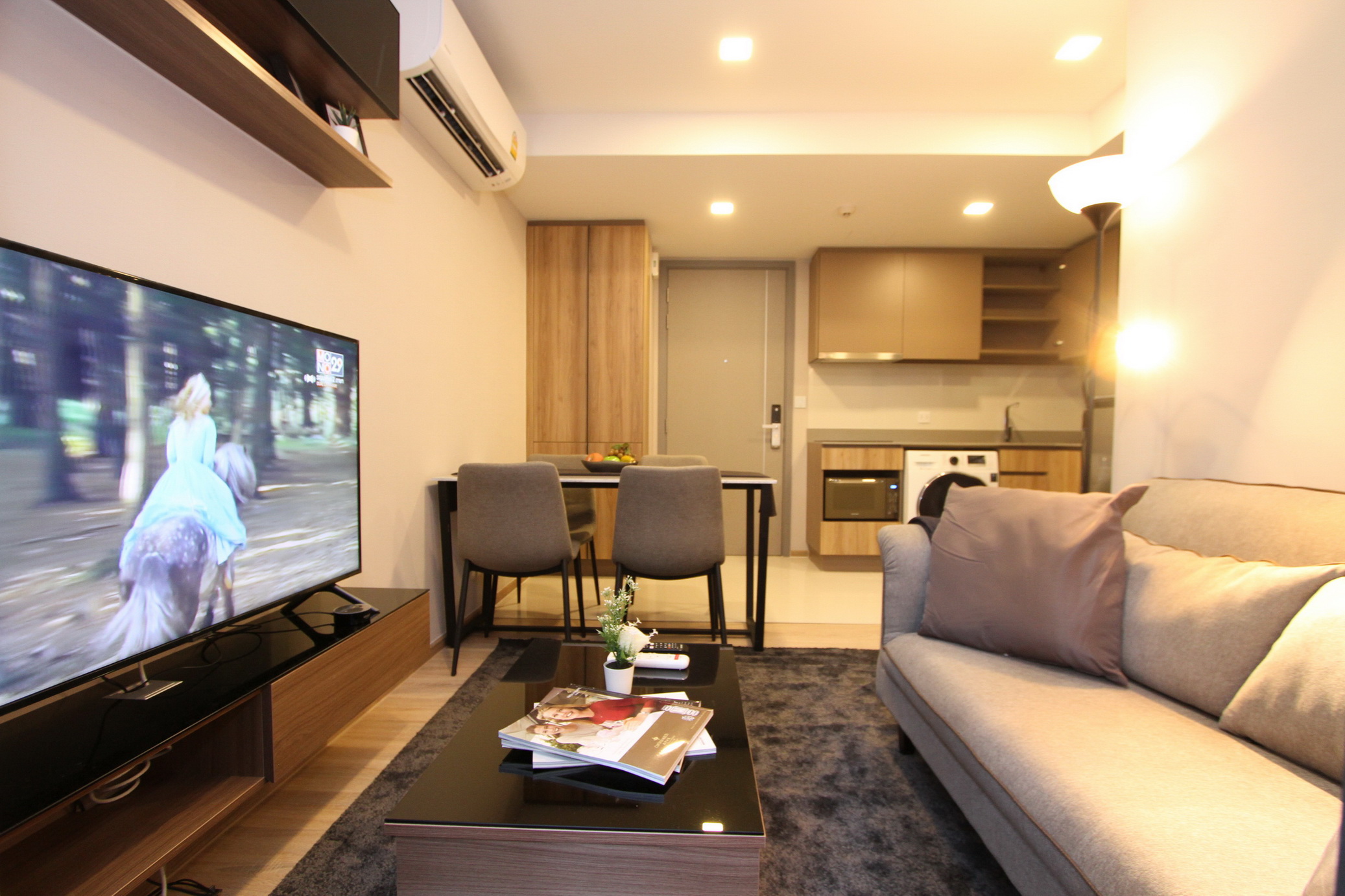 ขาย / เช่า คอนโด Taka Haus Ekamai 12 (ทากะ เฮาส์ เอกมัย 12) 2 ห้องนอน 1 ห้องน้ำ พื้นที่ 44.75 ตารางเมตร