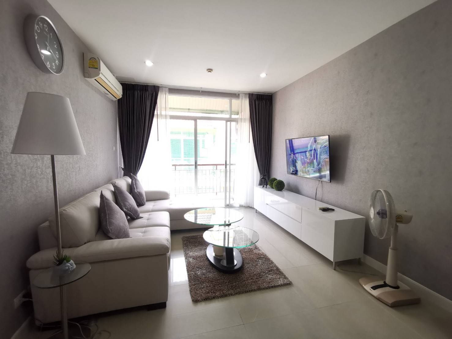 ให้เช่า คอนโด Baan Klang Krung Resort (Ratchada 7) (บ้านกลางกรุงรีสอร์ท รัชดา ซอย 7 2 Bed 2 Bath Area : 101 Sqm.