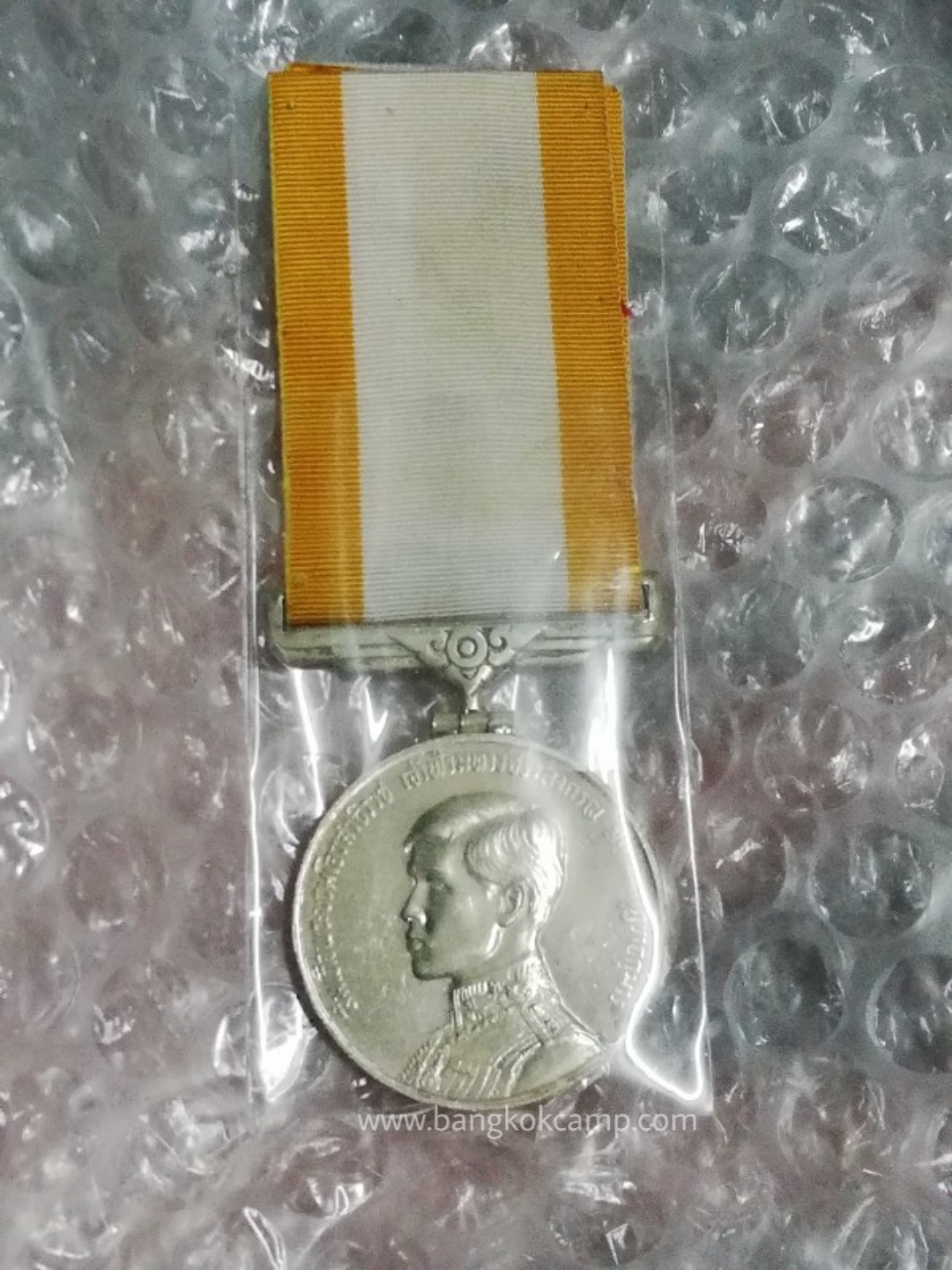 เหรียญในหลวง ร.10 ที่ระลึกสถาปนาสมเด็จพระบรมโอรสาธิราช เนื้อเงิน ปี2515 สวยมาก(3)