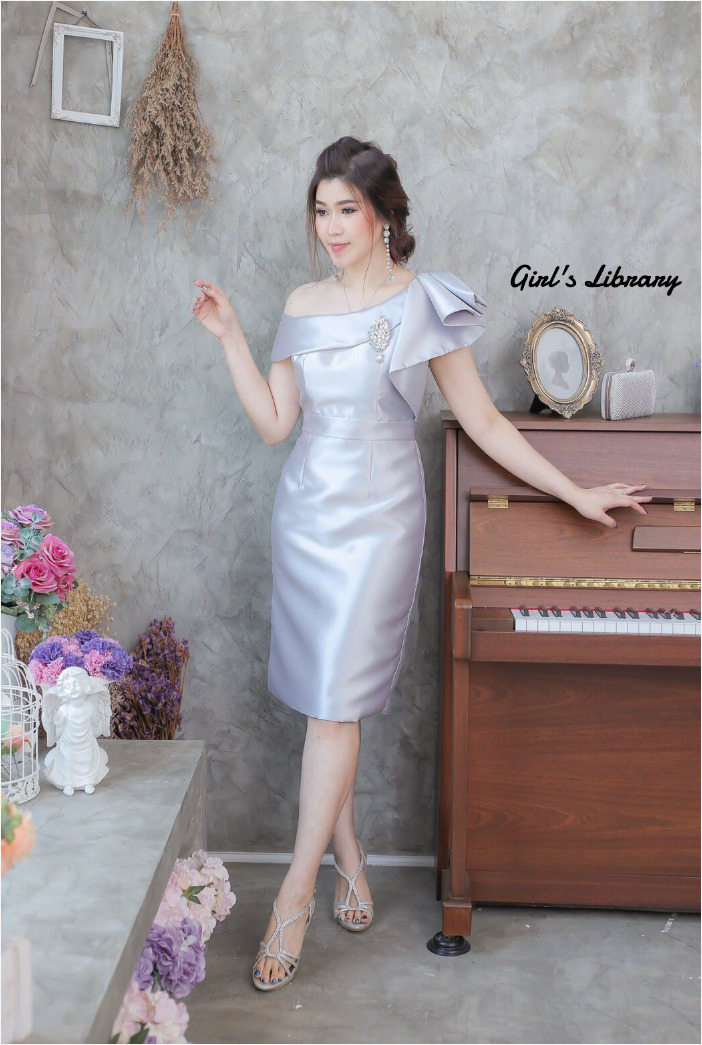 ชุดออกงาน/ชุดไปงานแต่งงานสีเทา ไหล่เฉียง เข้ารูป ลุคเรียบหรู สวยสง่า