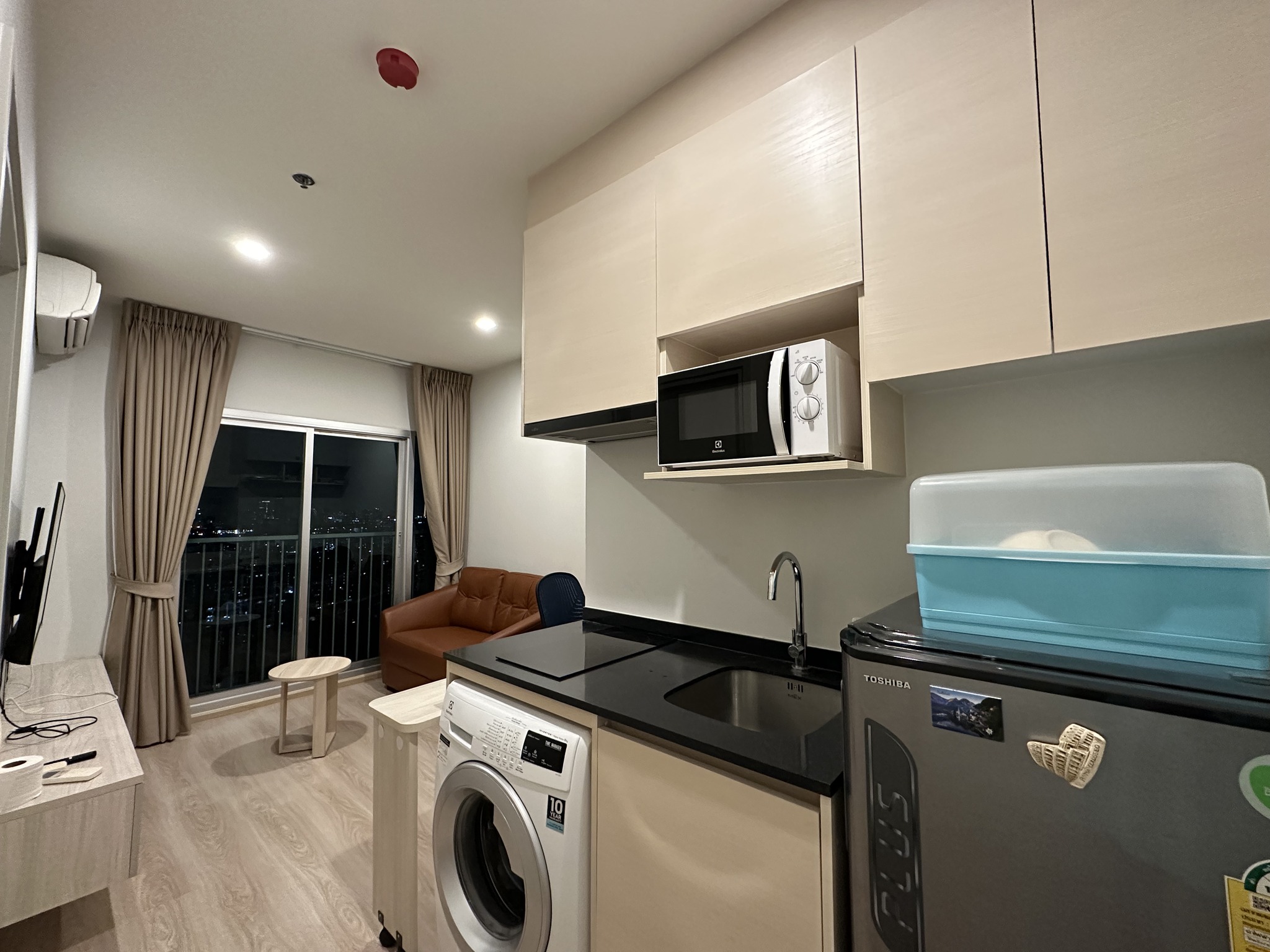 ให้เช่าคอนโด Noble Revolve Ratchada1 1 ห้องนอน 1 ห้องน้ำ ขนาด 26 ตรม ชั้น 28 ติด MRT