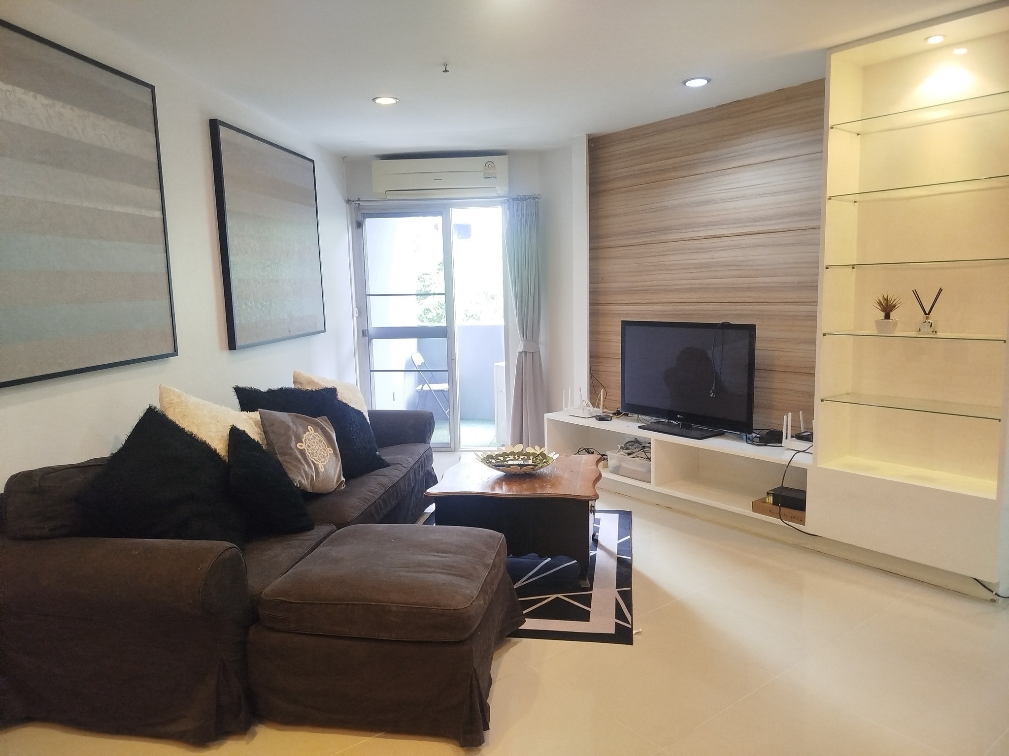 ให้เช่า คอนโด วิทยุคอมเพล็กซ์ (Witthayu Complex Condo) ห้องใหม่ ทาสีสวย พร้อมเข้าอยู่ได้ทันที