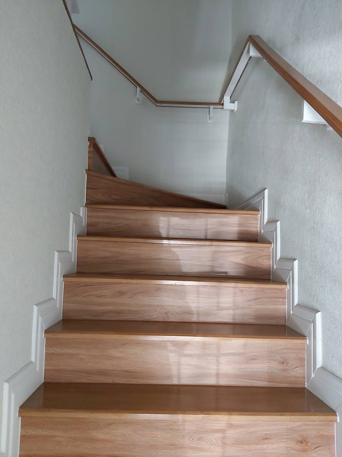 ขายทาวน์เฮ้าส์ 2 ชั้น หมู่บ้าน โกลเด้น ทาวน์ วัชรพล-สุขาภิบาล 5 Gloden Town Watcharapol-Sukhapiban 5 มี 4 ห้องนอน