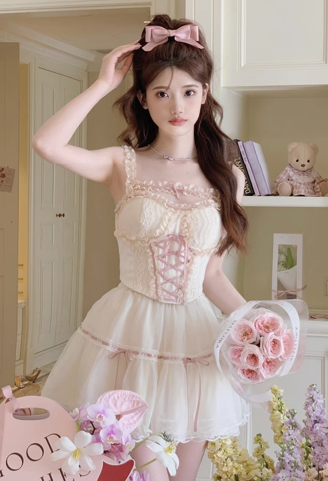 Acaine : พรีออเดอร์ เสื้อสายเดี่ยวลูกไม้สไตล์หวานน่ารัก แบรนด์แท้