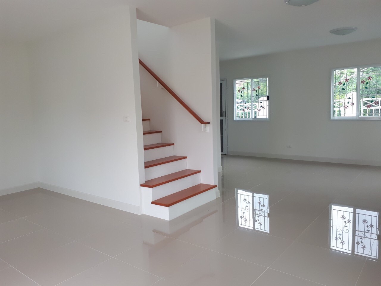 ให้เช่าบ้านแฝด หมู่บ้าน ลลิล กรีนวิลล์ วงแหวน – อ่อนนุช – สุวรรณภูมิ มือ 1 เนื้อที่ 60 ตารางวา พื้นที่ใช้สอย 140 ตารางเมตร 3 ห้องนอน 2 ห้องน้ำ