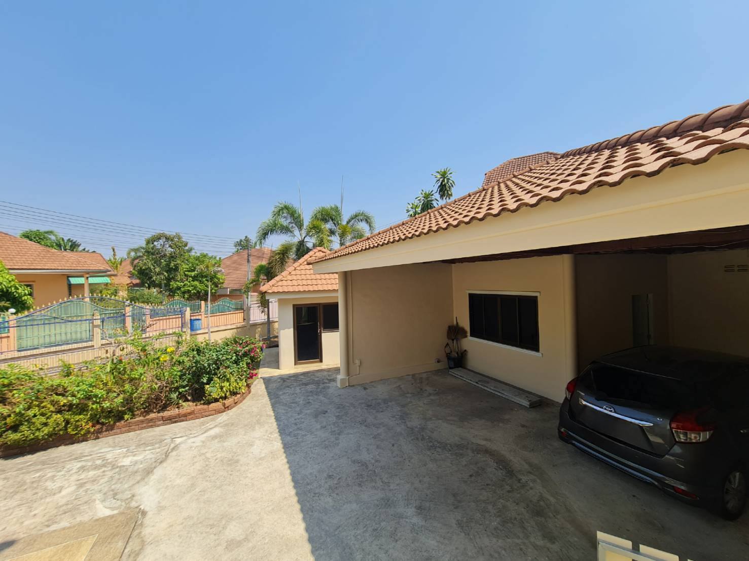 🏡 ขายบ้านเดี่ยวหลังใหญ่ วิวภูเขาล้อมรอบ หมู่บ้านพบโชคการ์เด้นฮิล (Phobchok Garden Hill) บางเสร่ – สัตหีบ