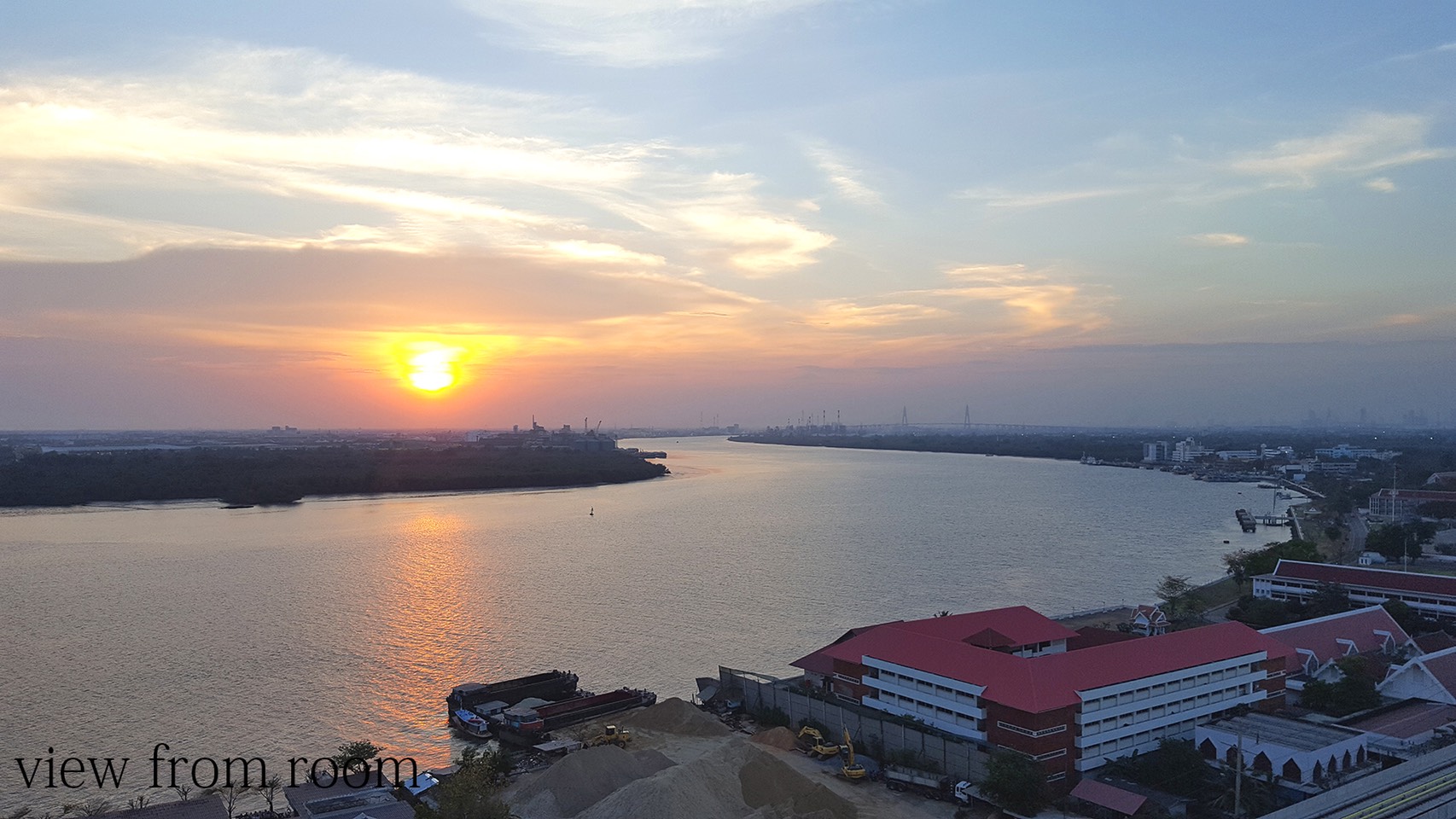 ขายคอนโด Knightsbridge Sky River Ocean (ไนท์บริดจ์ สกาย ริเวอร์ โอเชี่ยน) 1 ห้องนอน วิวโค้งแม่น้ำ