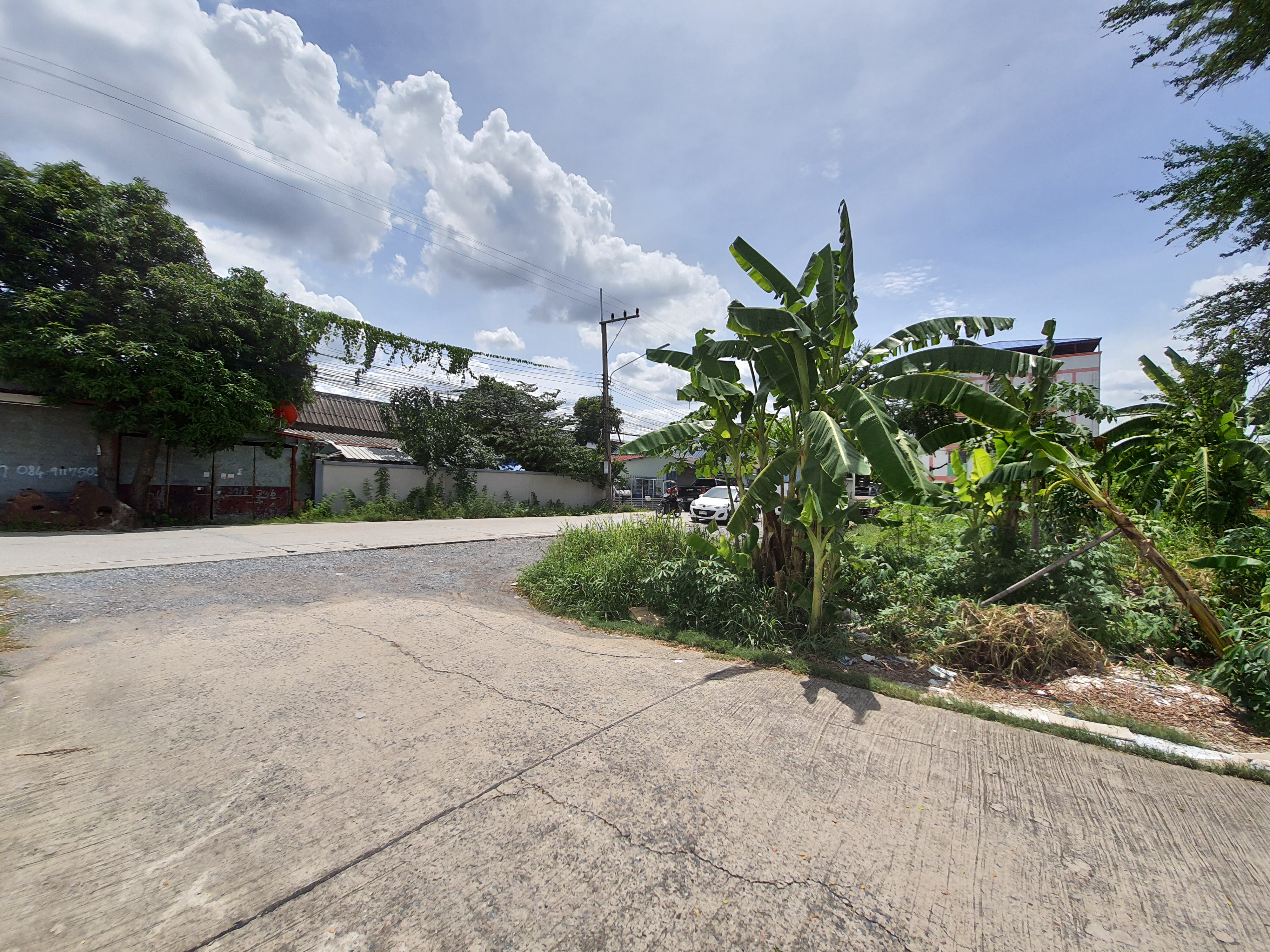 รหัสทรัพย์ 04668 ขายที่ดินถมแล้ว ลำลูกกาคลอง 4 ซอยร่วมสุข 2 ติดถนน 3 ด้าน (ที่ดินรูปสี่เหลี่ยมจัตุรัส) ขนาดพื้นที่ 3 งาน 63 ตรม