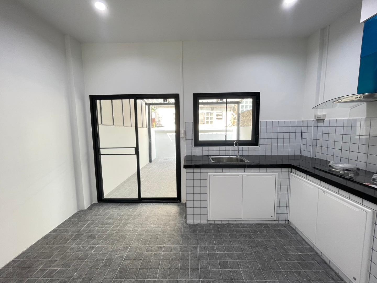 ขายทาวน์โฮม 3 ชั้น โครงการหมู่บ้านลัลลี่วิลล์ ลำลูกกา-คลอง 1 ราคาเพียง 2,290,000 บาท ฟรีโอน