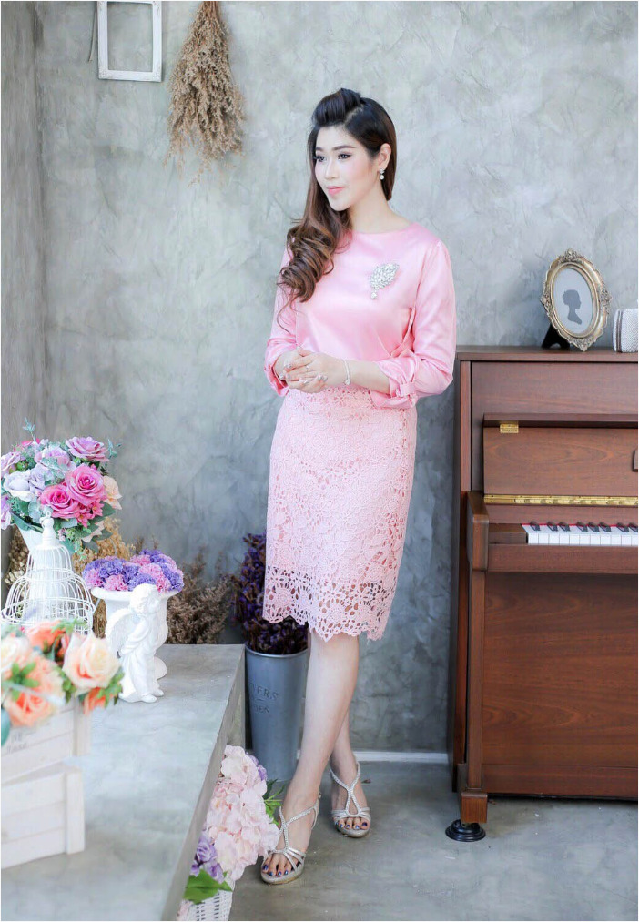 ชุดออกงาน ชุดไปงานแต่งงานสีชมพู เซ็ทเสื้อแขนยาว+กระโปรงลูกไม้ แนวเรียบหรู สวยหวาน