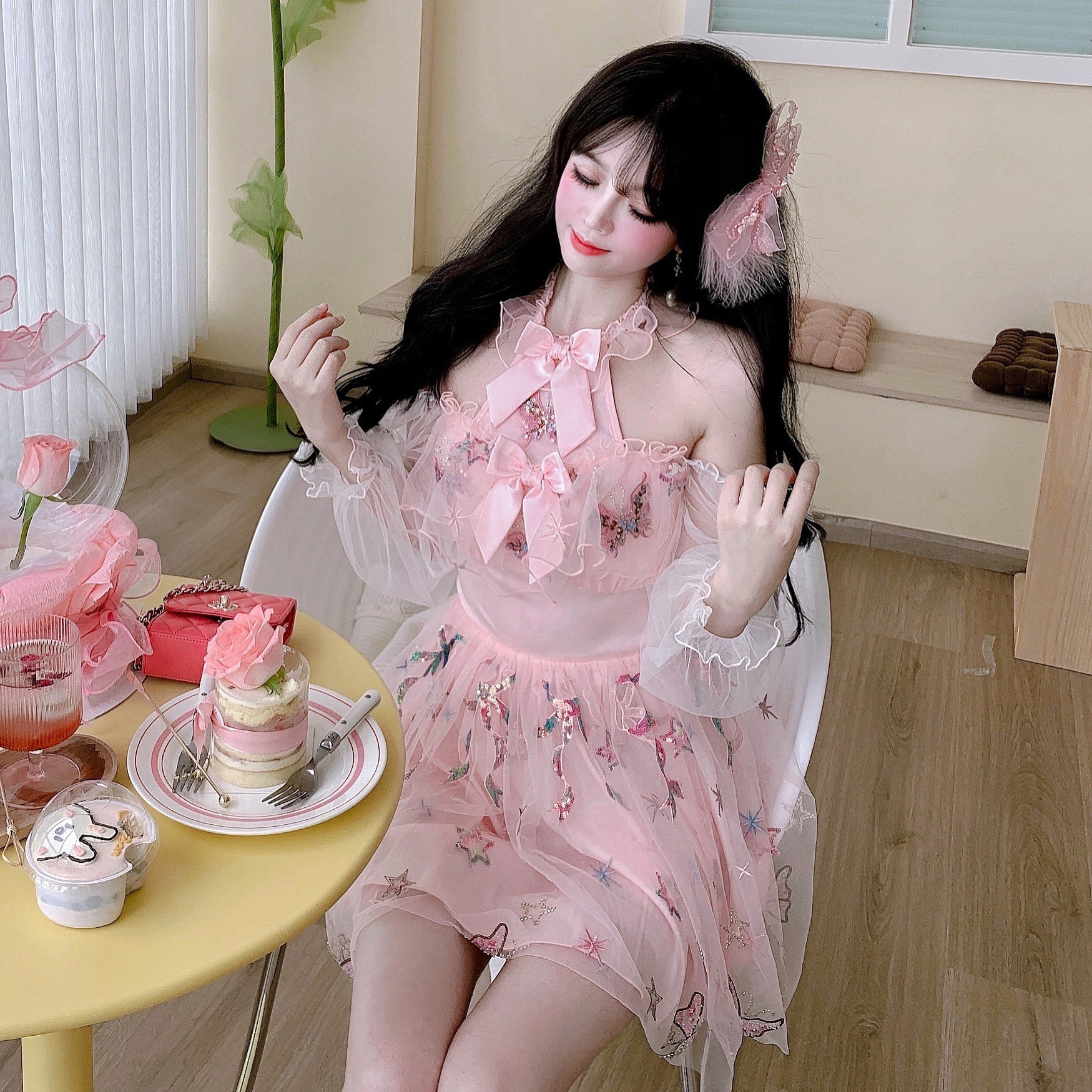 Summer Joy : พรีออเดอร์ เดรสแฟชั่นสไตล์หวานแขนยาวผ้าตาข่าย สามารถใส่ได้ทั้งแบบเปิดไหล่และแบบแขนยาว แบรนด์แท้