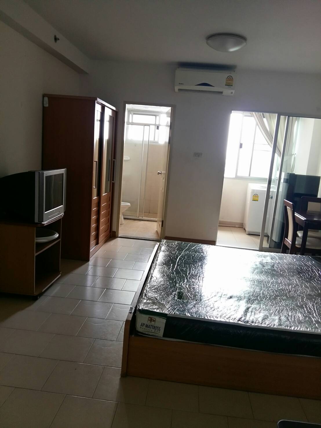 รหัสทรัพย์ 09595 ขาย / เช่าคอนโด ซิตี้โฮมรัตนาธิเบศร์ City Home Rattanathibet ติดถนนใหญ่ เฟอร์ฯ+ไฟฟ้า พร้อมอยู่ ขนาด : เนื้อที่ 31 ตรม. ตึก 2 ชั้น 15 ห้อง Studio