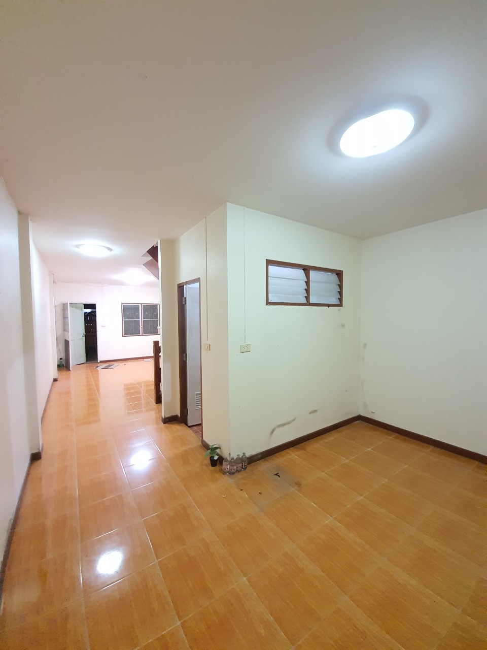 ให้เช่าทาวน์เฮ้าส์ 2 ชั้น หมู่บ้านกานต์มณีพาร์ค บางกรวย - ไทรน้อย 2 ห้องนอน 2 ห้องน้ำ 1 จอด (ในหมู่บ้านมีคลับเฮ้าส์ ให้บริการ)