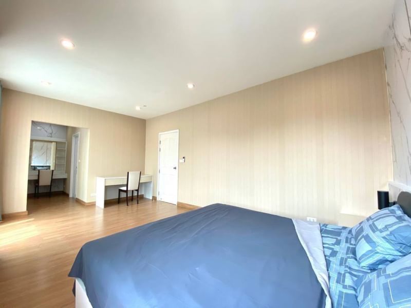 พร้อมอยู่ ให้เช่าบ้านเดี่ยวรีโนเวทใหม่ ราคา95,000 บาท ต่อเดือน Passorn Prestige Pattanakarn 38 : ภัสสร เพรจทีส พัฒนาการ 38 ทำเลดี เข้าออกได้หลายทาง