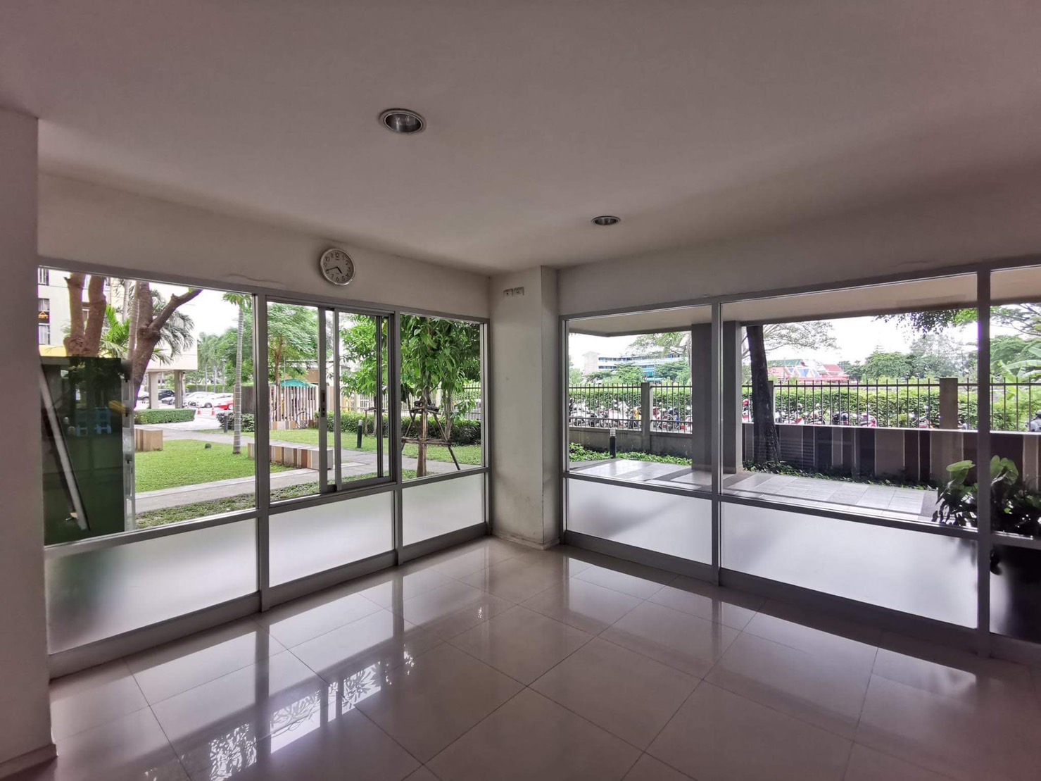 ขายด่วนพิเศษถูกสุด ๆ คอนโด ลุมพินี เสรีไทย นิด้า 2 Lumpini Condotown Nida - Serithai 2 (ทางไปเดอะมอลบางกะปิ) 1 ห้องนอน