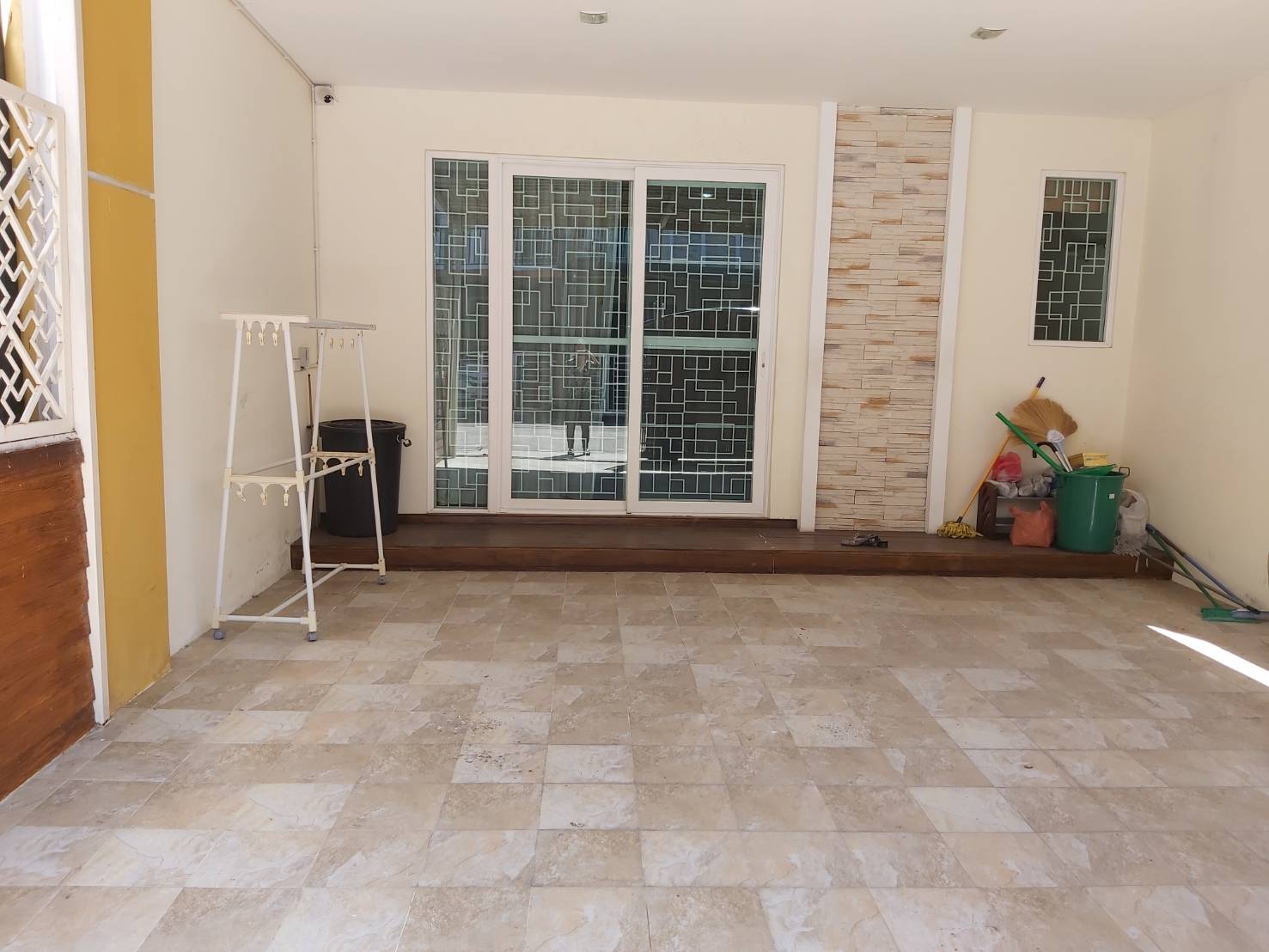 ขายทาวน์เฮ้าส์ 2 ชั้น หมู่บ้าน โกลเด้น ทาวน์ วัชรพล-สุขาภิบาล 5 Gloden Town Watcharapol-Sukhapiban 5 มี 4 ห้องนอน