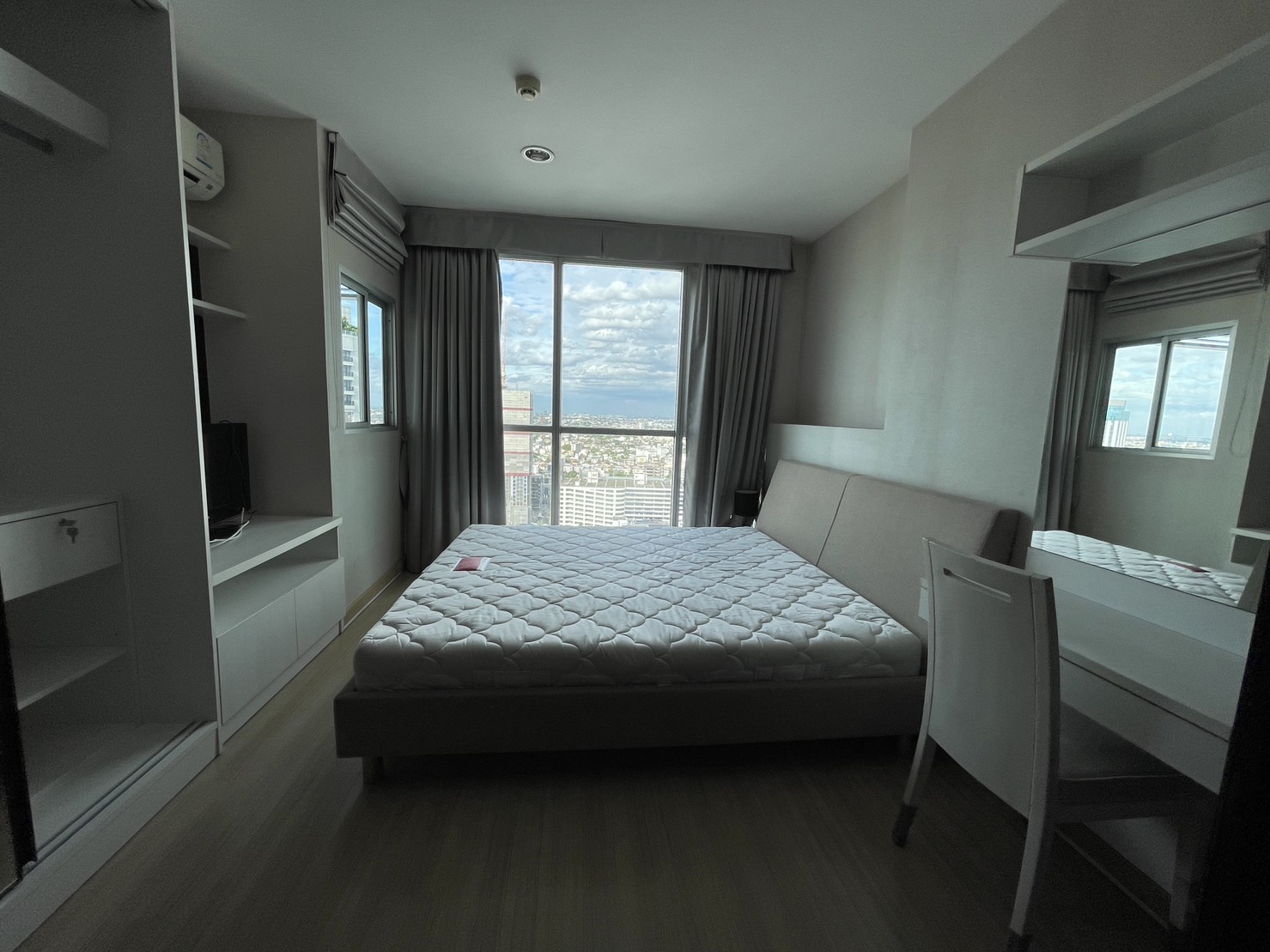 ขายขาดทุนคอนโดติดรถไฟฟ้า ลาดพร้าว Life @ Ladprao 18 (ไลฟ์ แอด ลาดพร้าว 18) 1 ห้องนอน 1 ห้องน้ำ ขนาด 40 ตรม ชั้น31 ขายขาดทุนเพียง 3.2 ล้าน