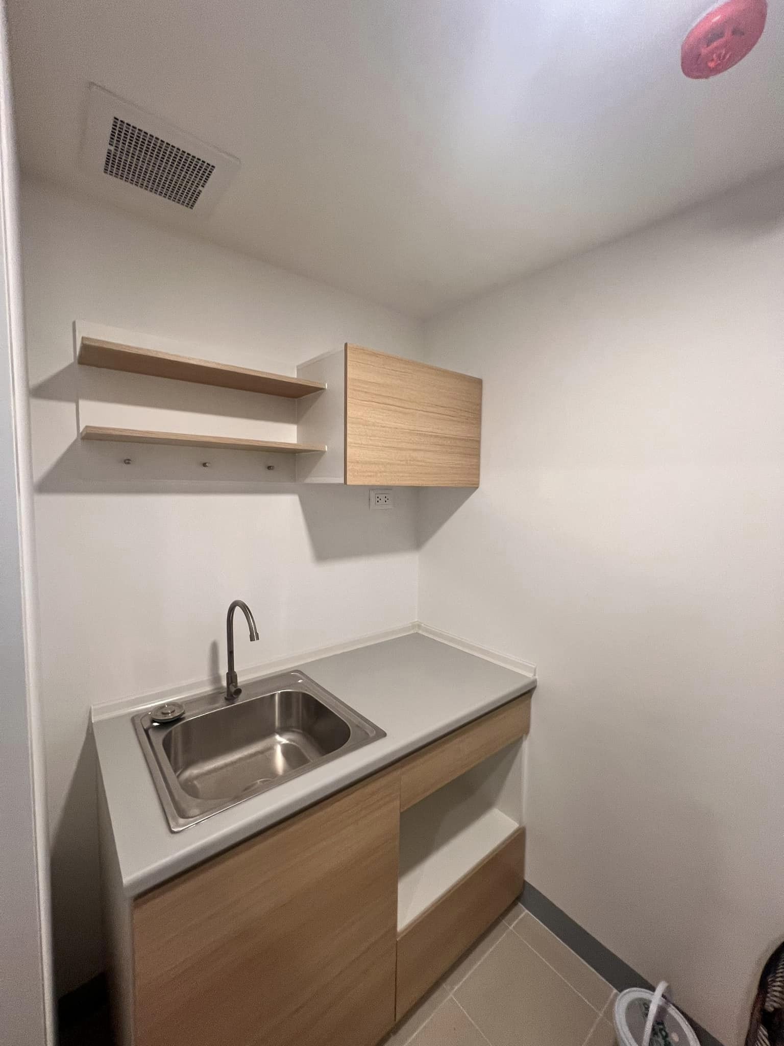 ให้เช่าคอนโด เสนาคิทท์ บีทีเอส สะพานใหม่ (Senakith Bts Saphanmai) 1 ห้องนอน 1 องน้ำ ชั้น 7 อาคาร B 26 ตร.ม. วิวสวย วิวกว้าง