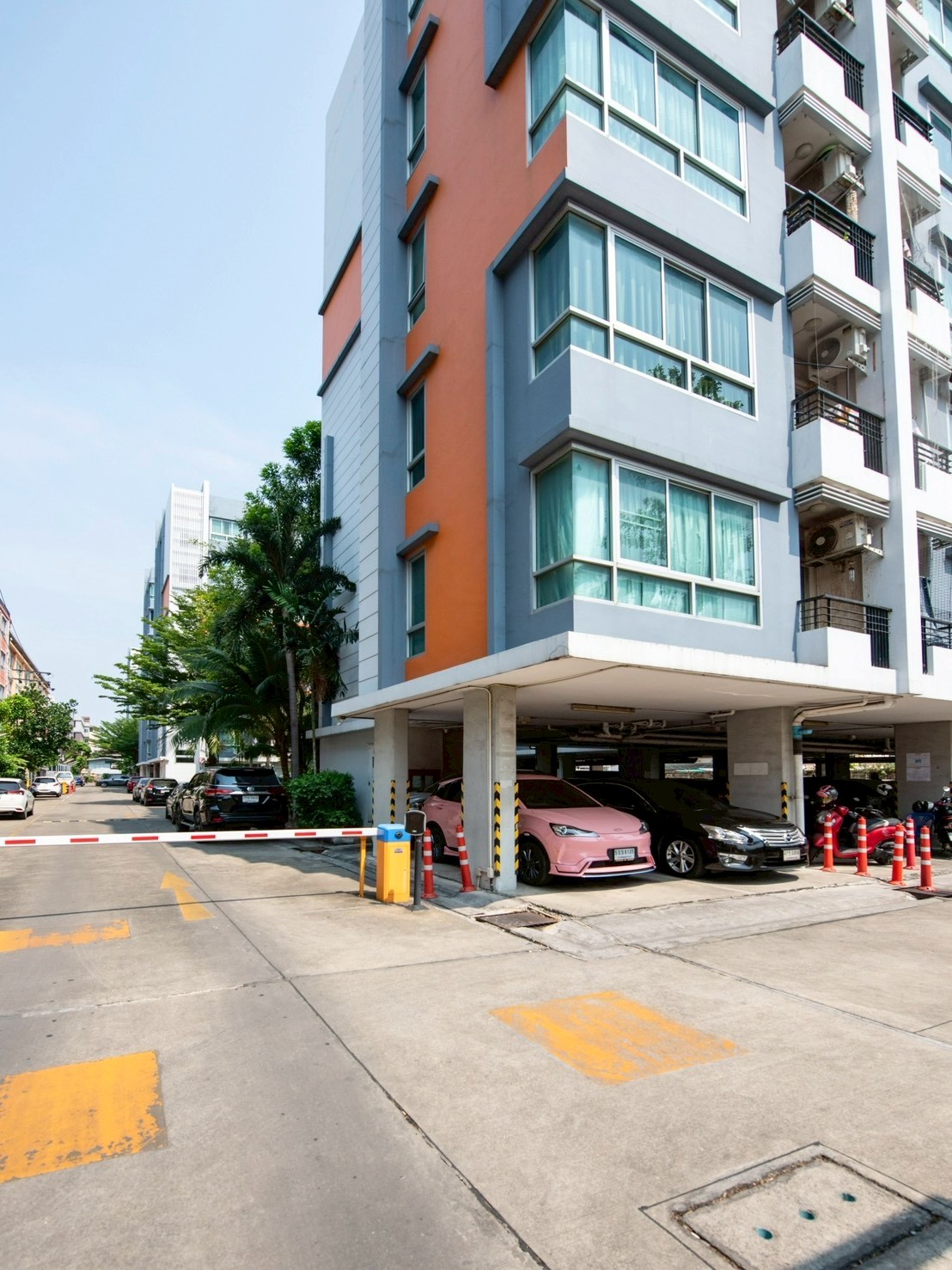 🔥 ขายด่วน! คอนโด Double U ลาดพร้าว-วังหิน (Double U Ladprao-Wanghin) 🔥 คอนโด Low-rise 8 ชั้น ทำเลดี เงียบสงบ เหมาะทั้งอยู่อาศัยและปล่อยเช่า