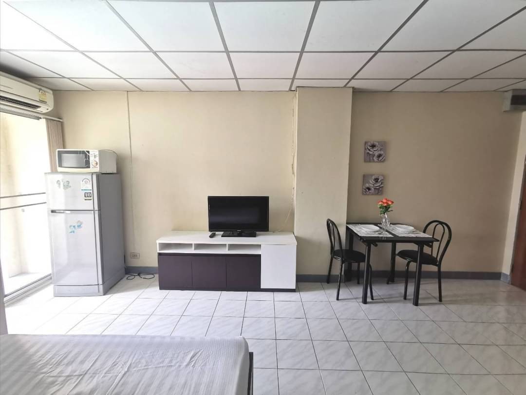 ให้เช่าคอนโด Baan Kluai Nam Thai (บ้านกล้วยน้ำไท) ((ให้เช่าถูกมาก)) คอนโดใกล้ BTS เอกมัย แต่งครบพร้อมอยู่ ใกล้ BTS เอกมัย 900 เมตร ติดถนนพระราม4