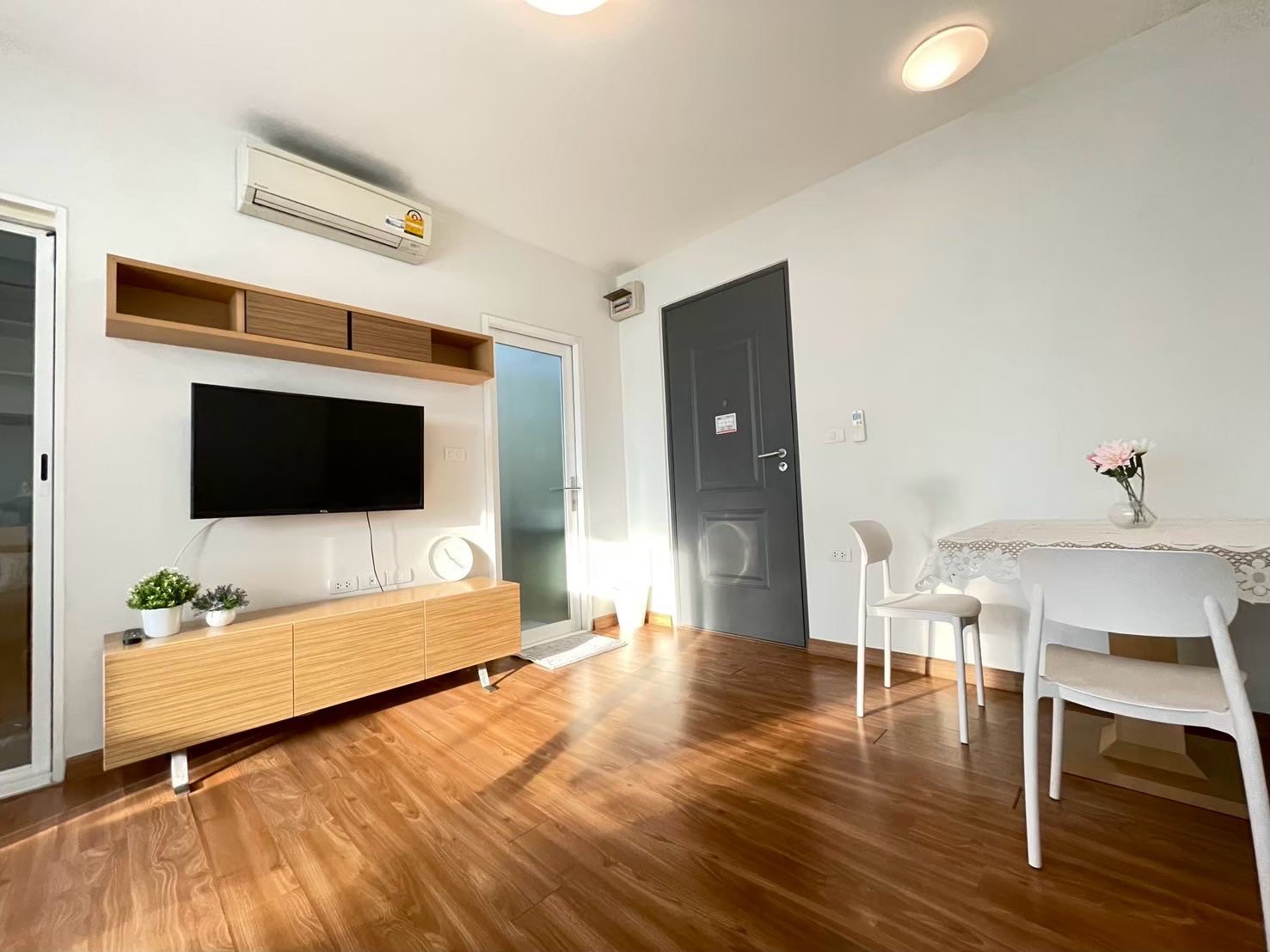 ให้เช่าคอนโด ไอบิซ่า คอนโด อาร์ซีเอ / For Rent Ibiza Condo RCA (English below)