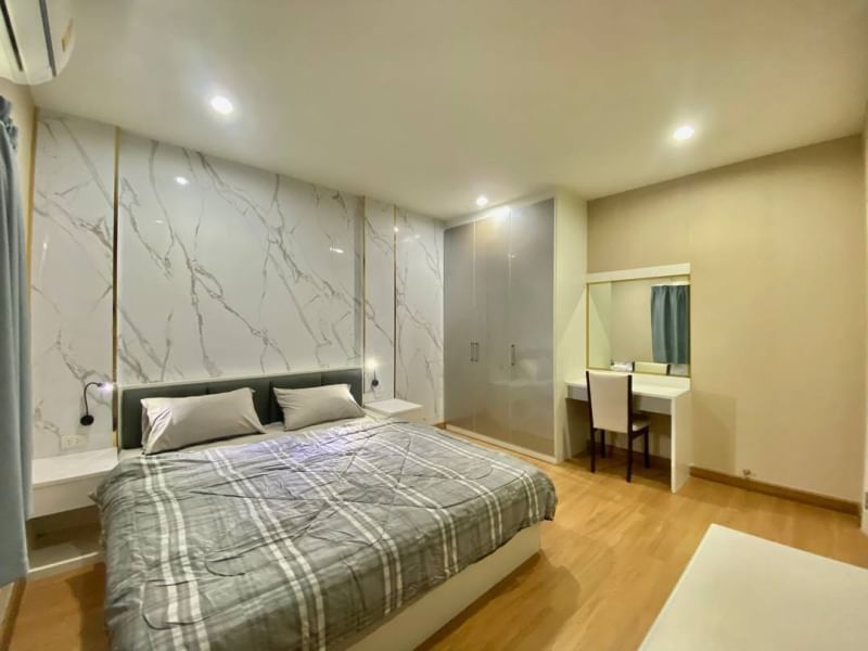 พร้อมอยู่ ให้เช่าบ้านเดี่ยวรีโนเวทใหม่ ราคา95,000 บาท ต่อเดือน Passorn Prestige Pattanakarn 38 : ภัสสร เพรจทีส พัฒนาการ 38 ทำเลดี เข้าออกได้หลายทาง