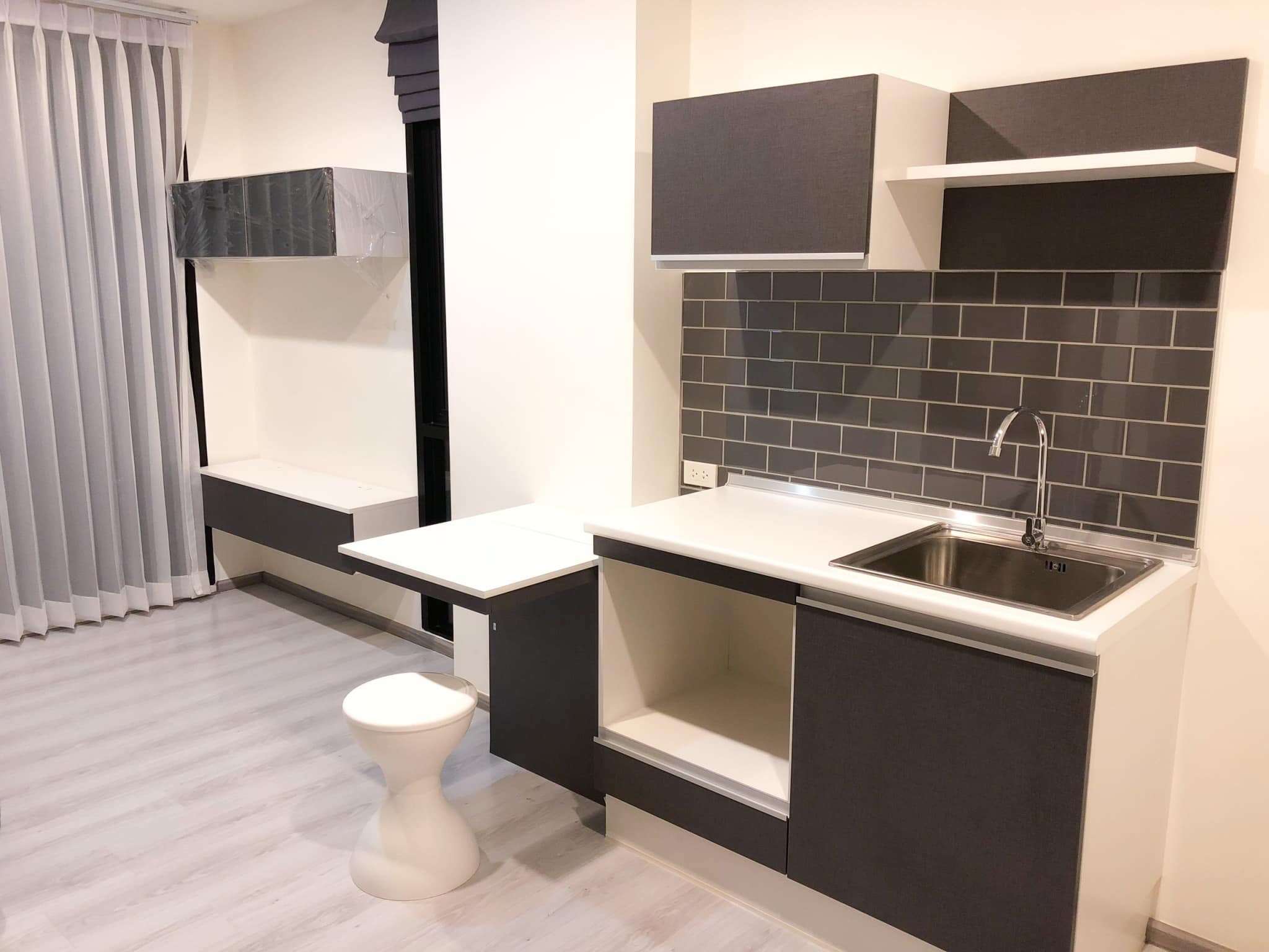 ให้เช่าคอนโด Zeen Condo Ngamwongwan31 (ซีน คอนโด งามวงศ์วาน 31) ** ห้องมุม ** 1 ห้องนอน 1 ห้องน้ำ 1 ห้องนั่งเล่น ห้องขนาด 28.5 ตร.ม.