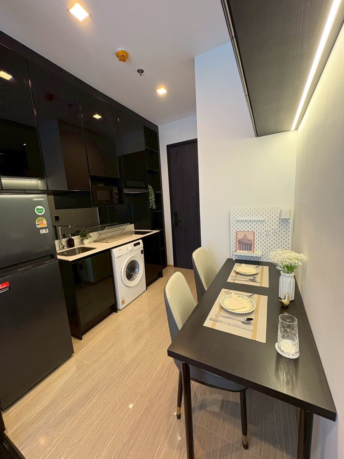 ให้เช่าคอนโด Noble Around Ari (โนเบิล อราวน์ อารีย์) ให้เช่า มี 3 ยูนิต พร้อมเข้าอยู่ทันที ตกแต่ง Build-in คุณภาพสูง