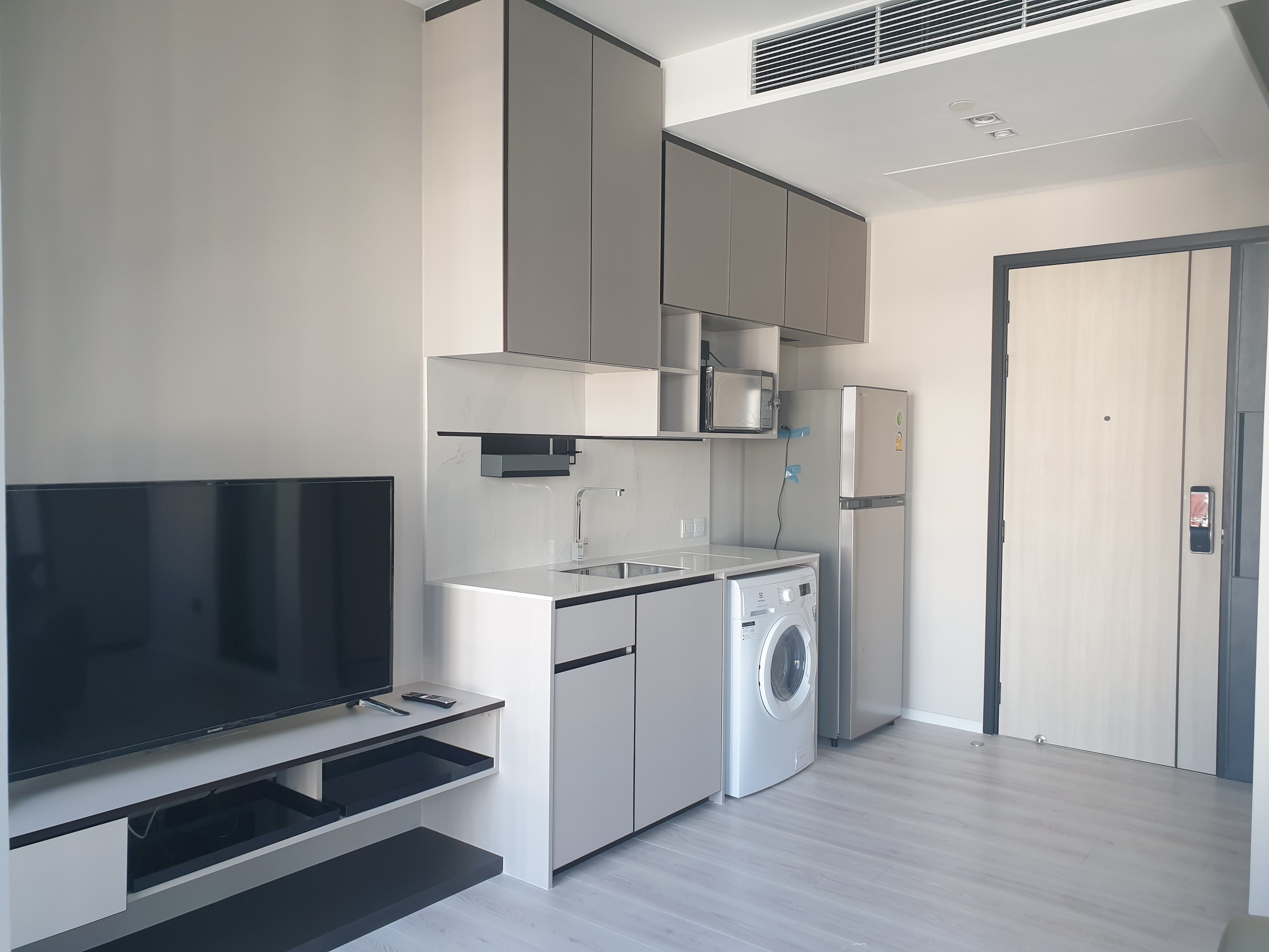 ให้เช่าคอนโด The Room Phayathai (เดอะ รูม พญาไท) ใกล้ BTS พญาไท เพียง 400 ม. เดินเพียง 5 นาที