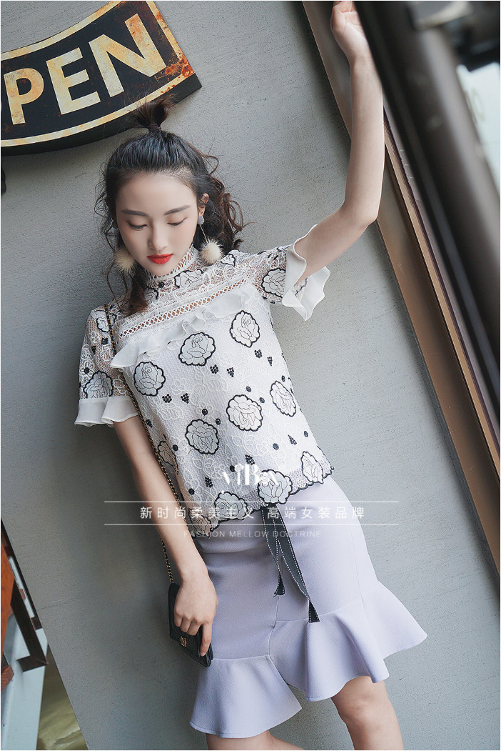 เสื้อลูกไม้สีขาวลายดอกไม้ สวยหวาน น่ารักสไตล์เกาหลี