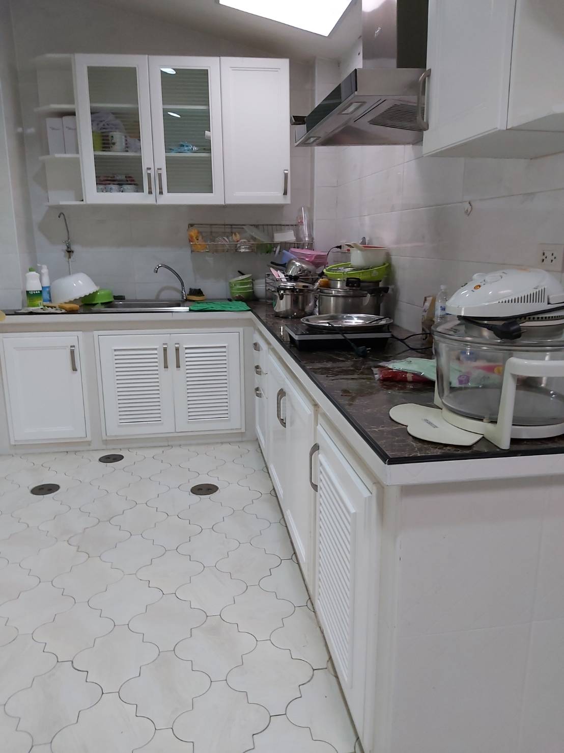 ขายทาวน์เฮ้าส์ 2 ชั้น หมู่บ้าน โกลเด้น ทาวน์ วัชรพล-สุขาภิบาล 5 Gloden Town Watcharapol-Sukhapiban 5 มี 4 ห้องนอน