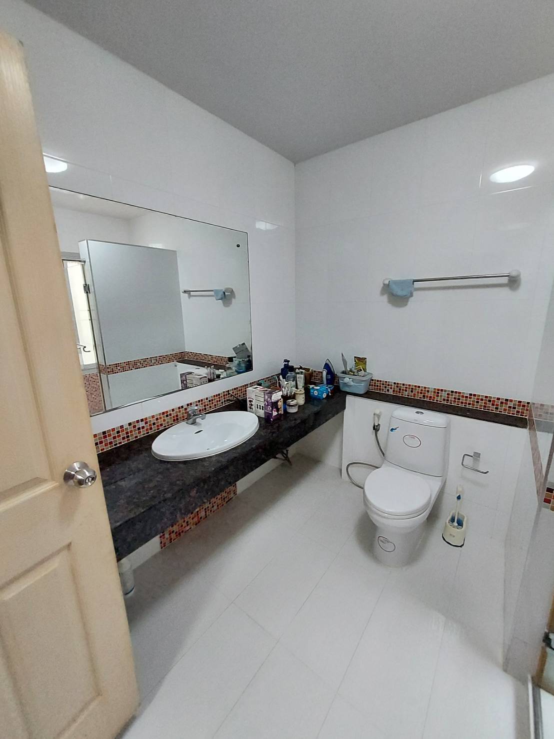 ให้เช่าบ้านพร้อมอยู่ ทาวน์โฮม 3 ชั้น หมู่บ้าน สราญพฤกษ์ ซอยลาดพร้าว130 รามคำแหง 81