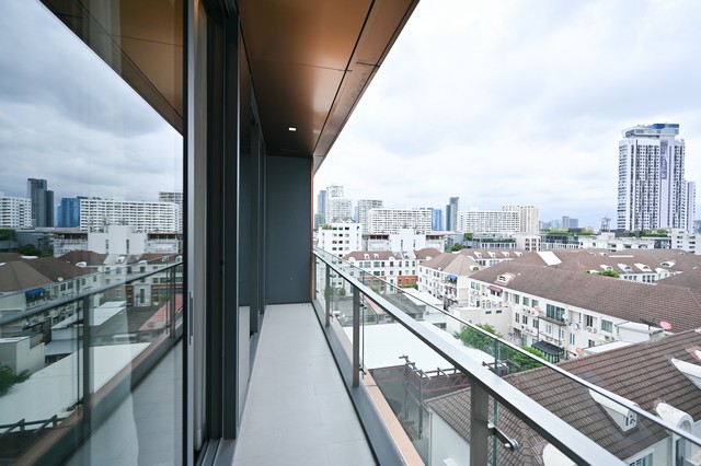 ให้เช่าคอนโด KHUN by YOO inspired by Starck (คุณ บาย ยู อินสไปร์ บาย สตาร์ค) 1 ห้องนอน 1 ห้องน้ำ ชั้น 8 ขนาด 49 ตรม ห้องตกแต่งใหม่พร้อมเข้าอยู่ ราคา 60,000 บาท