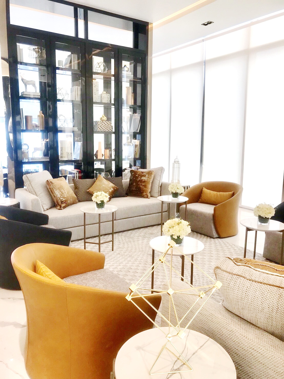 ขาย / เช่าคอนโด Hyde Sukhumvit 11 (ไฮด์ สุขุมวิท 11) ห้องมุม 2 นอน 2 น้ำ ที่แต่งสวย วิวสุดยอด