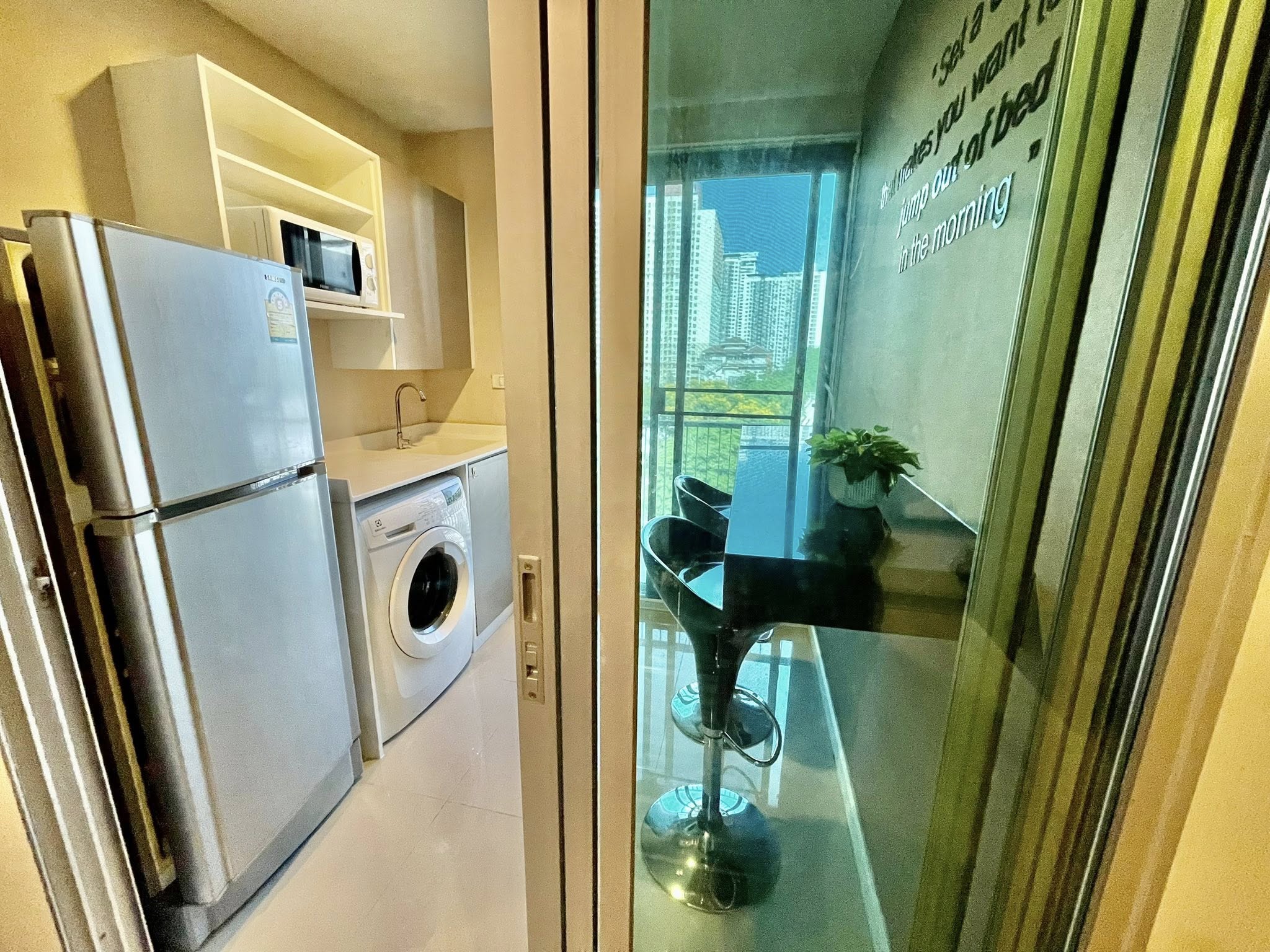 💥 ตัดใจขาย!!! ทุบราคาด่วนเพียง 2.99 ล้านบาท Metro Luxe พระราม 4 (Metrolux Rama 4)