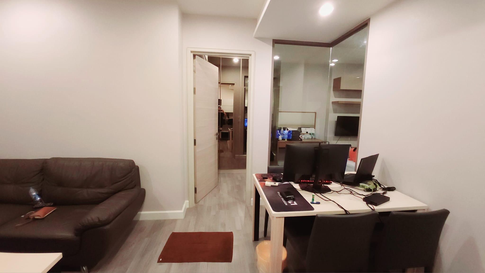 ให้เช่า คอนโด The room Sathorn - TanonPun (เดอะรูม สาทร-ถนนปั้น) อยู่หลังโรงเรียนกรุงเทพคริสเตียน ห่าง BTS 400เมตร โครงการเดอะรูม สาทร-ถนนปั้น 1 ห้องนอน 1 ห้องน้ำ ชั้น 20