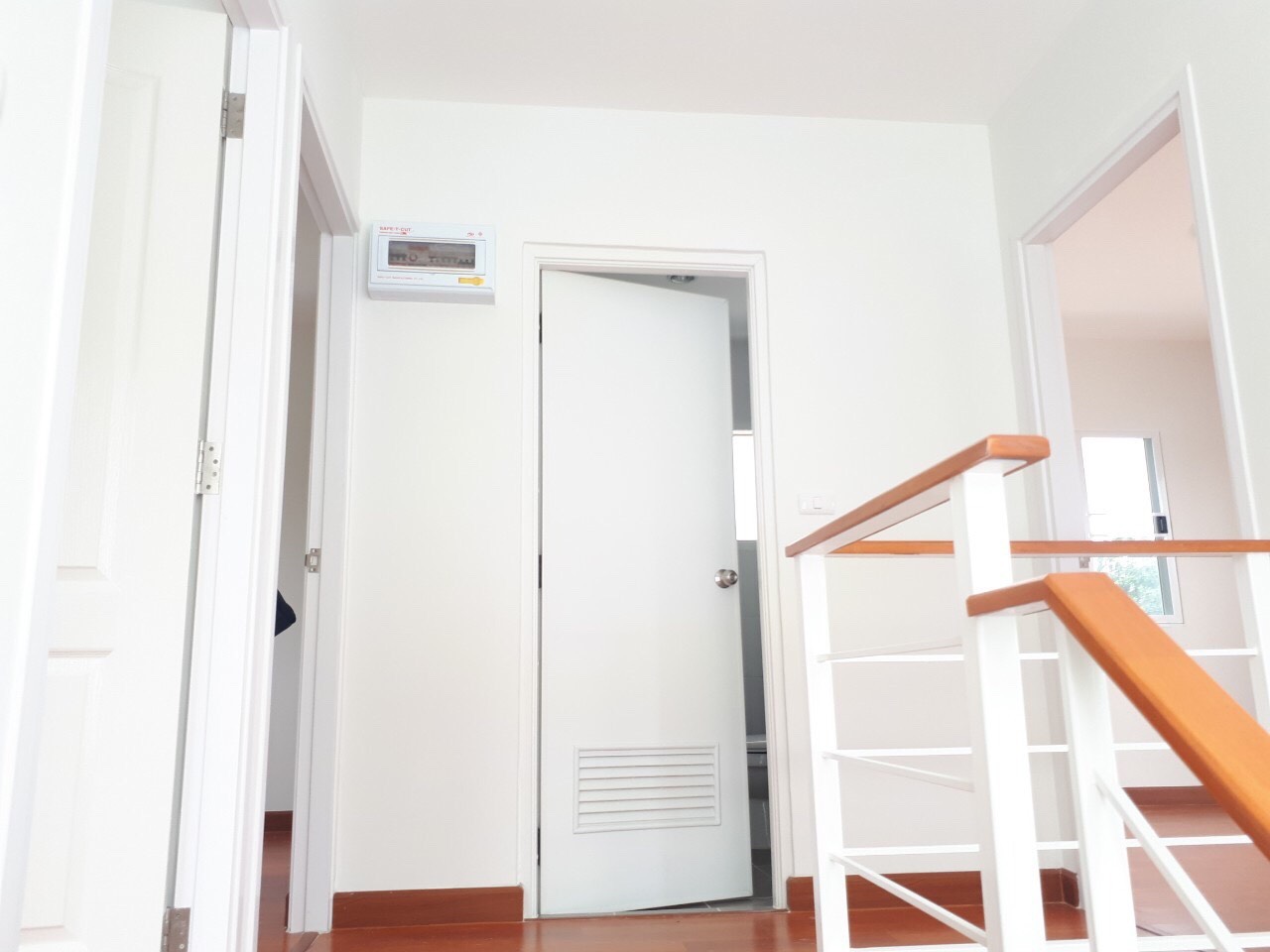 ให้เช่าบ้านแฝด หมู่บ้าน ลลิล กรีนวิลล์ วงแหวน – อ่อนนุช – สุวรรณภูมิ มือ 1 เนื้อที่ 60 ตารางวา พื้นที่ใช้สอย 140 ตารางเมตร 3 ห้องนอน 2 ห้องน้ำ