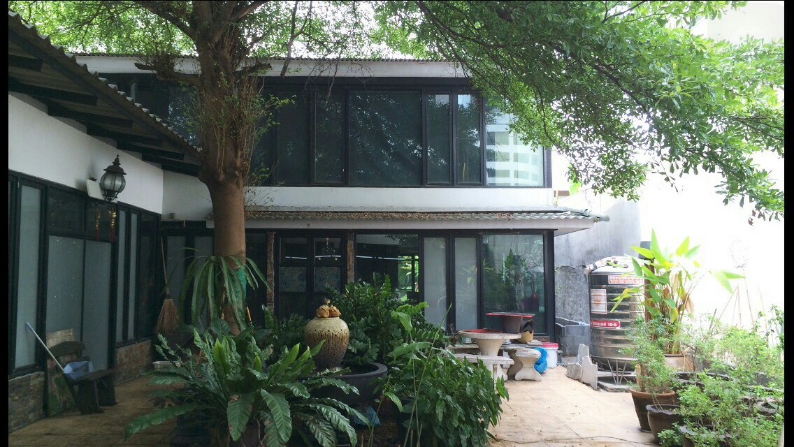 รหัสทรัพย์ 66466 ให้เช่าบ้านเดี่ยว สุขุมวิท 36 ,พระราม 4 ใกล้ตึกมาลีนนท์ 4 ห้องนอน 4 ห้องน้ำ 2 ห้องนั่งเล่น 2 ห้องครัว พื้นที่ใช้สอย 220 ตร.ว จอดรถได้ 8 คัน อนุญาต ให้เลี้ยงสัตว์ได้