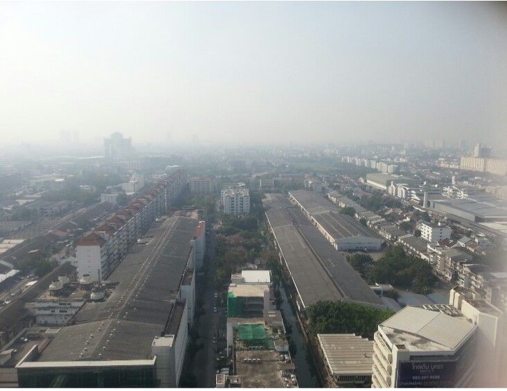 Chewathai Ramkamhaeng (ชีวาทัย รามคำแหง) 1 ห้องนอน ห้องมุม ชั้น 28 ขนาด 35 ตร.ม วิวเมือง - ถนน ราคา 15000 ต่อเดือน