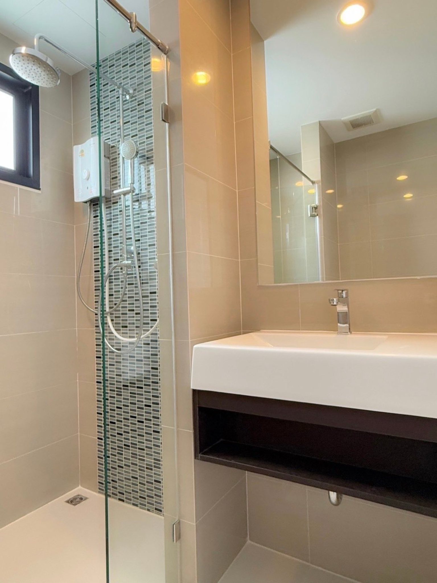 ðĒ āđāļŦāđāđāļāđāļē! āļŦāđāļāļāđāļŦāļĄāđāļāļĢāļīāļāļāļāļāđāļ The Sky Sukhumvit (āđāļāļāļ° āļŠāļāļēāļĒ āļŠāļļāļāļļāļĄāļ§āļīāļ) 1 āļŦāđāļāļāļāļāļ āļāļĢāđāļāļĄāđāļāđāļēāļāļĒāļđāđāđāļāđāļāļąāļāļāļĩ