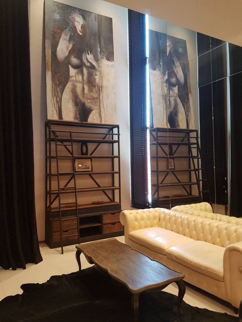 ให้เช่าคอนโด The Emporio Place (ดิ เอ็มโพริโอ เพลส) ห้องDuplex 1 ห้องนอน 1 ห้องน้ำ ขนาด 90 ตรม ชั้น 9-10 ห้องตกแต่งสวยพร้อมอยู่ สัญญาขั้นต่ำ 1 ปี