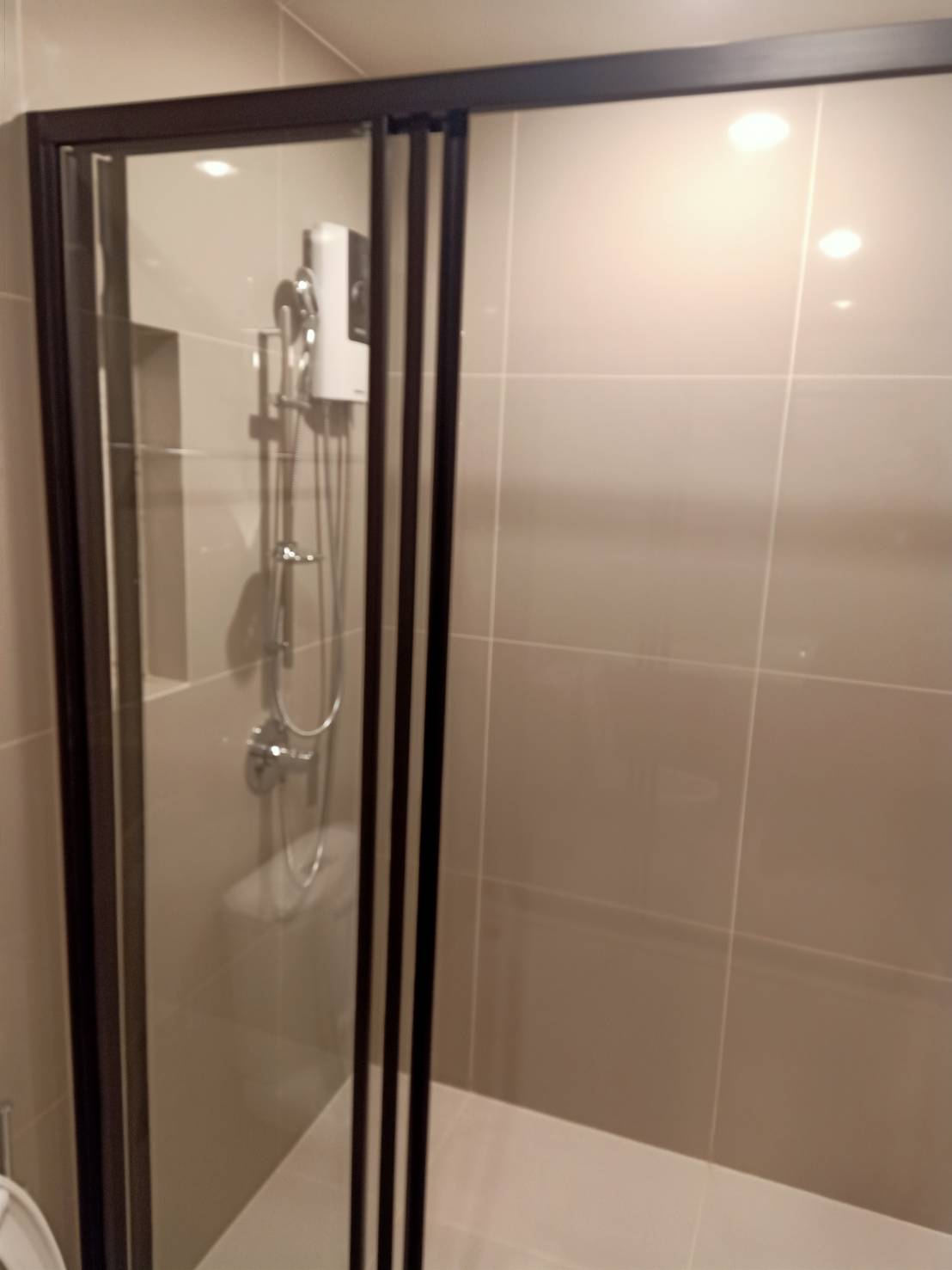 ให้เช่าคอนโด XT Huaikhwang (เอ็กซ์ที ห้วยขวาง) ติด MRT ห้วยขวาง 75 เมตร ห้องมุม วิวสวย 17000 / เดือน