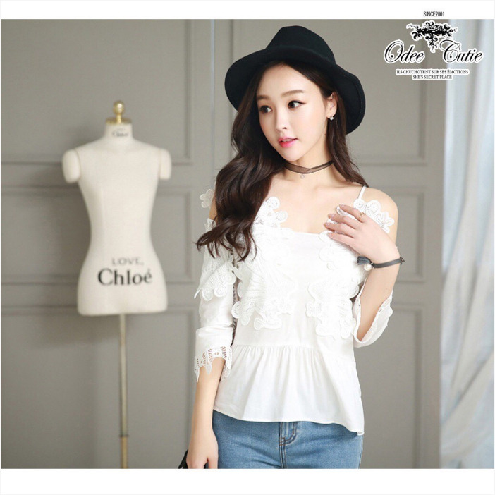 เสื้อลูกไม้สีขาว สายเดี่ยว ไหล่เว้า สวยเก๋ น่ารัก ดูดี