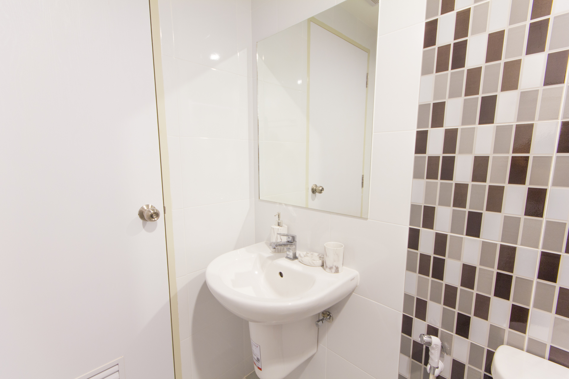 ขายคอนโดThe Kith Plus Sukhumvit 113 (เดอะ คิทท์ พลัส สุขุมวิท 113) 2 ยูนิต ตกแต่งครบพร้อมเข้าอยู่ ยูนิตที่1 แบบ 1 ห้องนอน 1 ห้องน้ำ ตึก A ชั้น 3