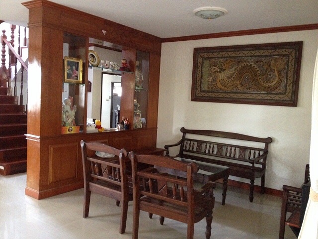 ขายบ้านเดียวหมู่บ้าน ลภาวัน โครงการ 9 ถนนเลียบคลองแอน 4 ห้อง 3 ห้องน้ำ 1 ห้องนั่งเล่น 1 ห้องโถง 1 ห้องครัว 1 ห้องทานอาหาร พื้นที่ 89 ตร.ว ถนนราชพฤกษ์