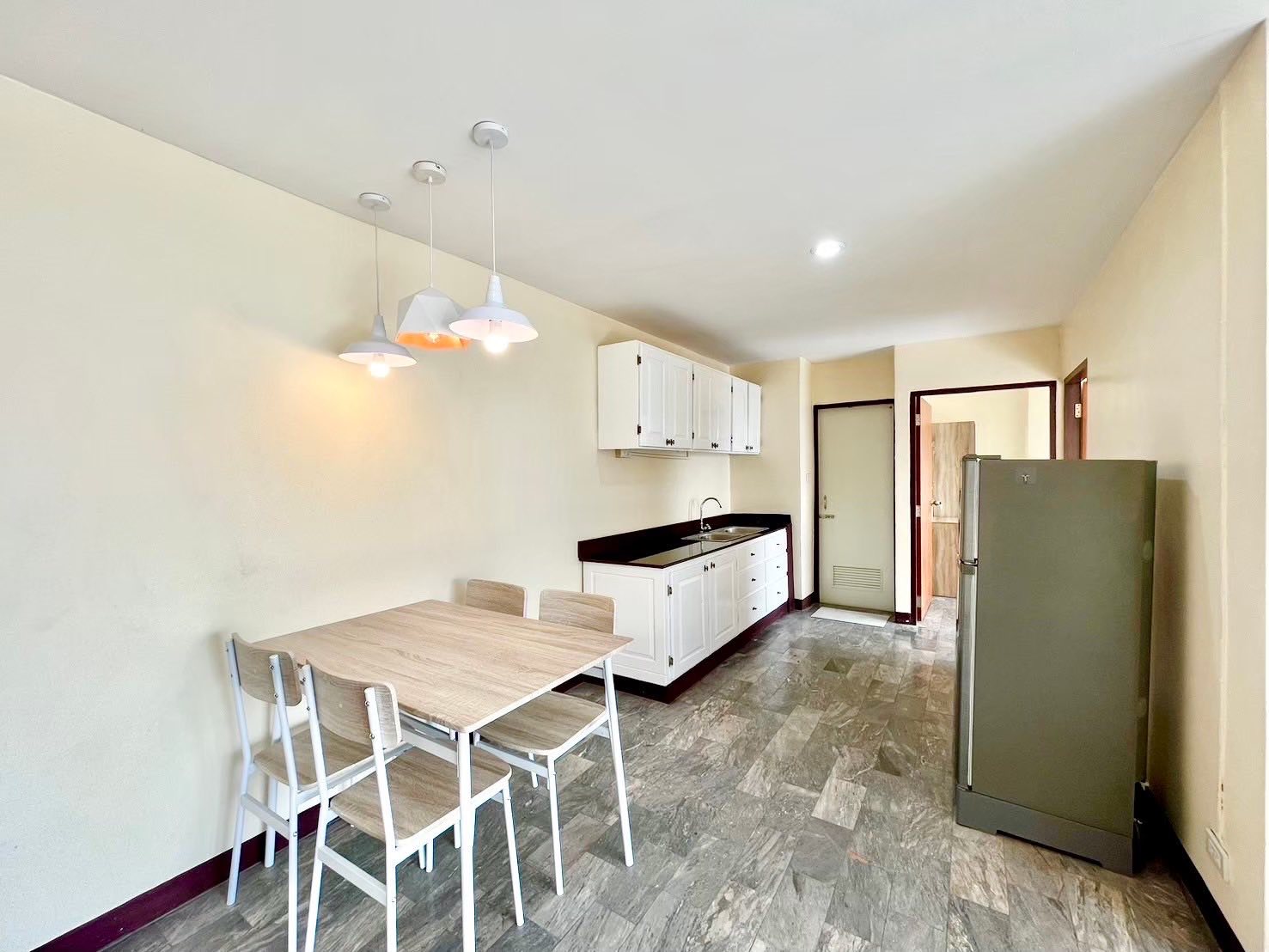 🏙 ให้เช่าคอนโด 2 ห้องนอน พร้อมที่จอดรถส่วนตัว Baan Sukhothai Ramkhamhaeng : บ้านสุโขทัย รามคำแหง ... ใกล้ MRT บางกะปิ (สายสีเหลือง) เพียง 400 ม.