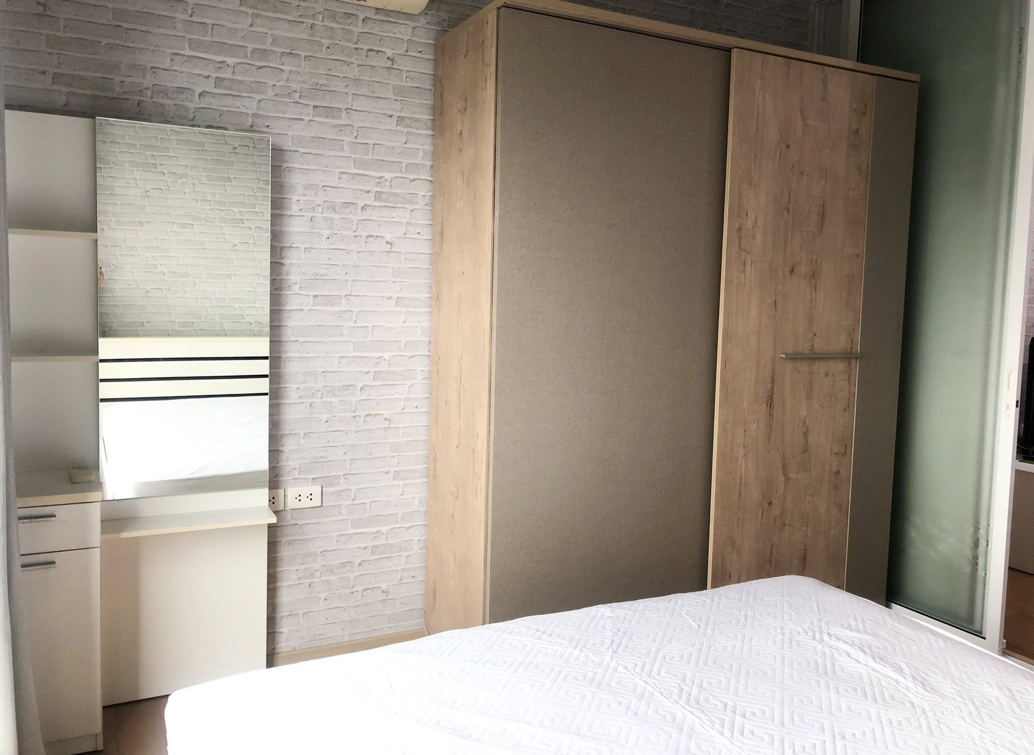 ðïļ āđāļŦāđāđāļāđāļēāļāļāļāđāļ āđāļŪāļāđ āļŠāļēāļāļĢ / For Rent Hive Sathorn Condominium ( English below )