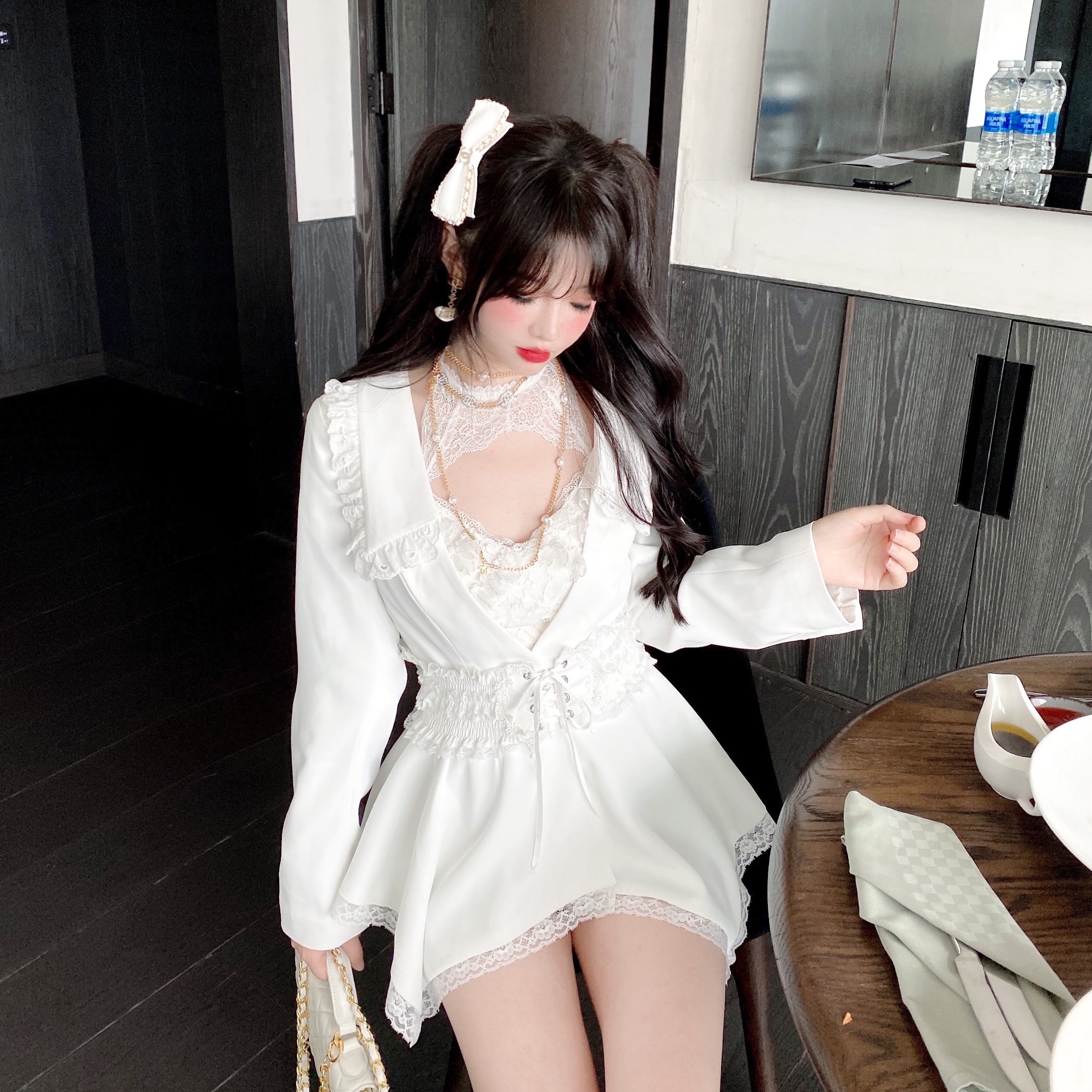 Summer Joy : พรีออเดอร์ เสื้อแจ็คเก็ตคอวีแขนยาวแต่งระบายลูกไม้ (สินค้าไม่รวมเข็มขัดค่ะ) มี 2สี แบรนด์แท้